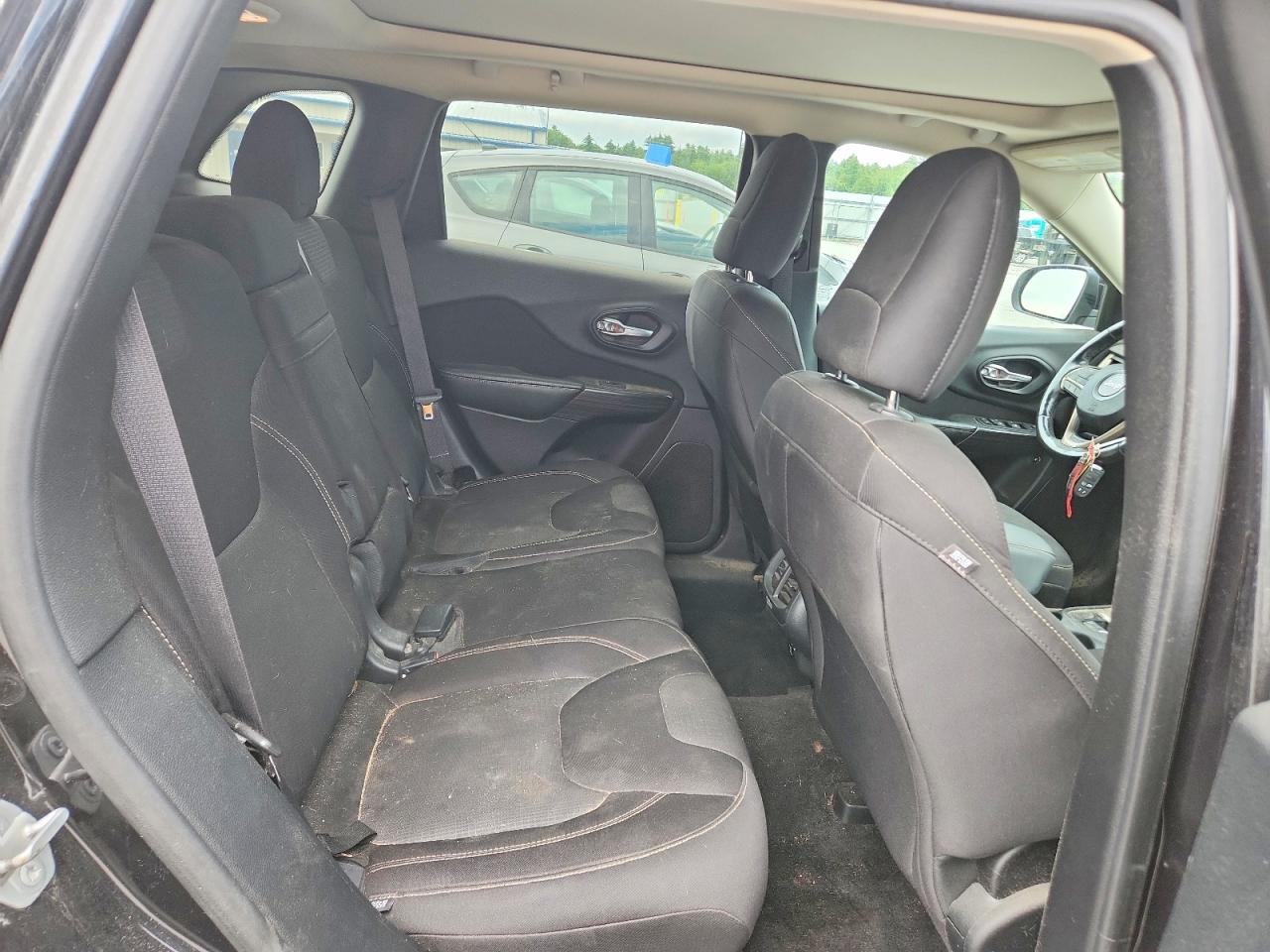 2015 Jeep Cherokee Latitude Black vin: 1C4PJMCS8FW746203