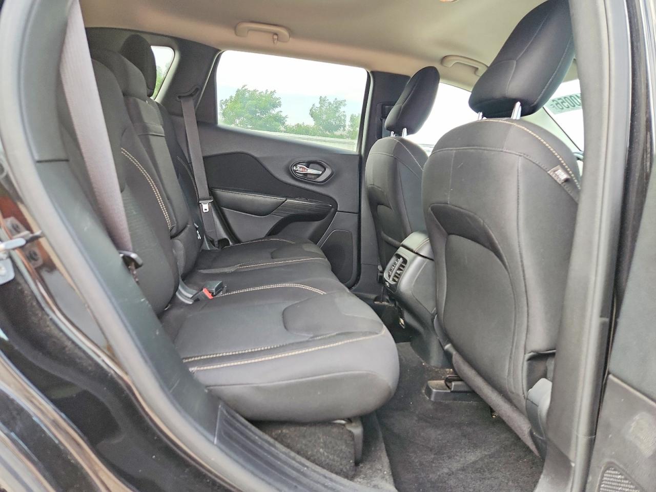 2015 Jeep Cherokee Latitude Черный vin: 1C4PJMCS8FW794834