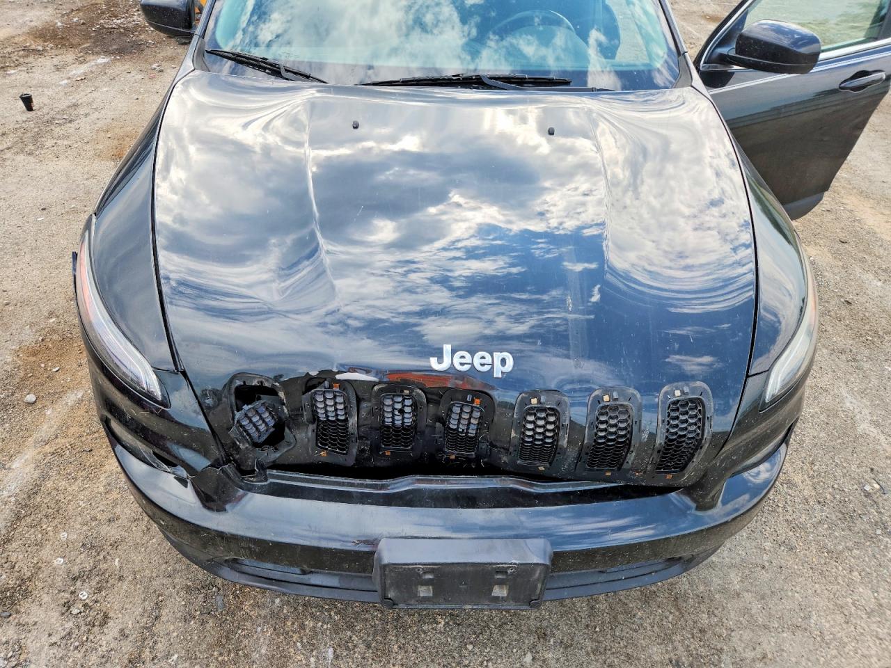 2015 Jeep Cherokee Latitude Черный vin: 1C4PJMCS8FW794834