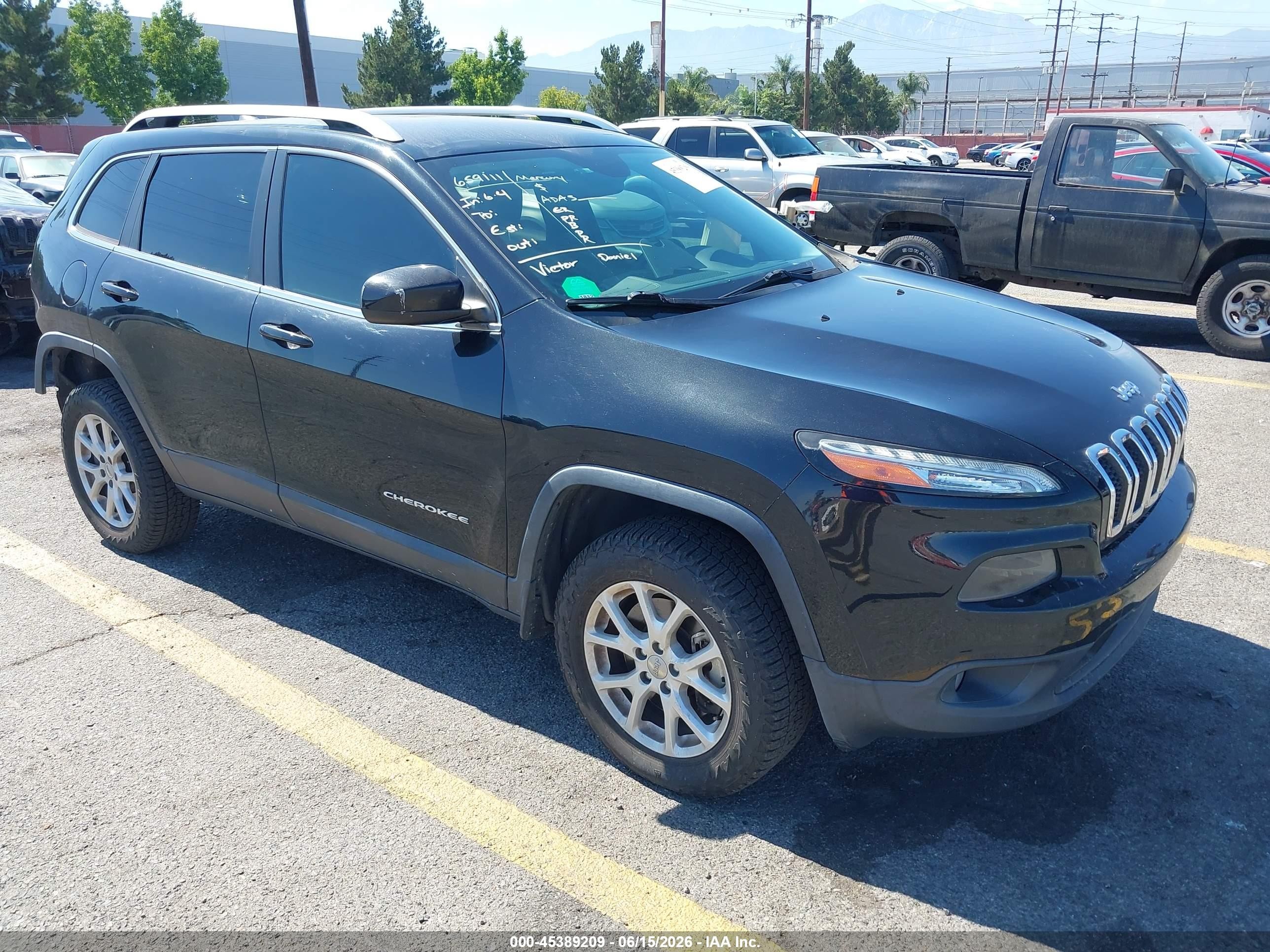 2016 Jeep Cherokee Latitude Black vin: 1C4PJMCS8GW300764