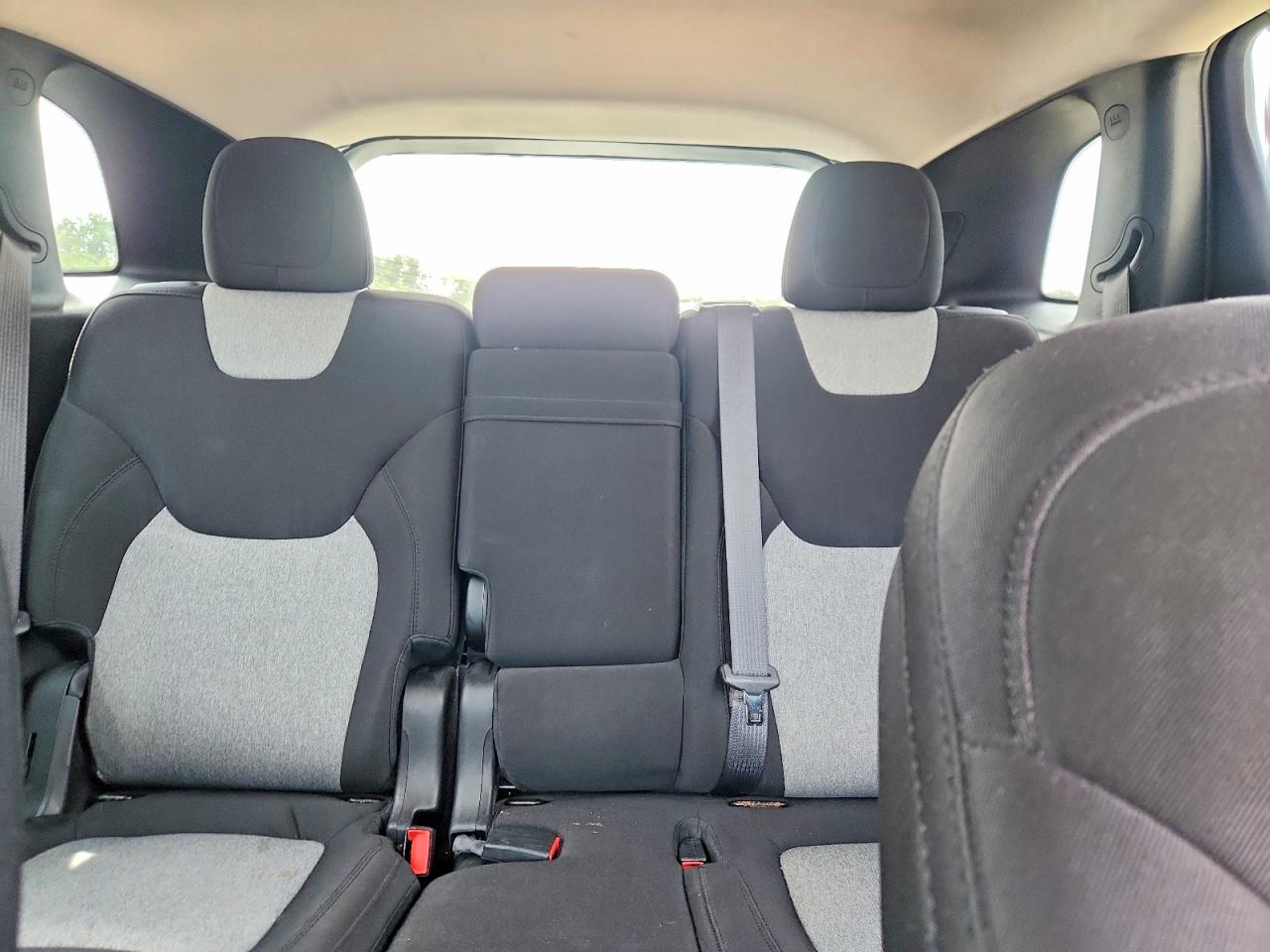 2014 Jeep Cherokee Latitude White vin: 1C4PJMCS9EW121274