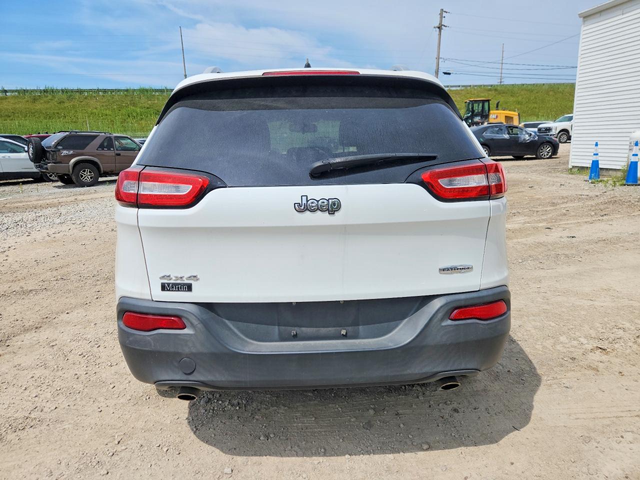 2014 Jeep Cherokee Latitude White vin: 1C4PJMCS9EW121274
