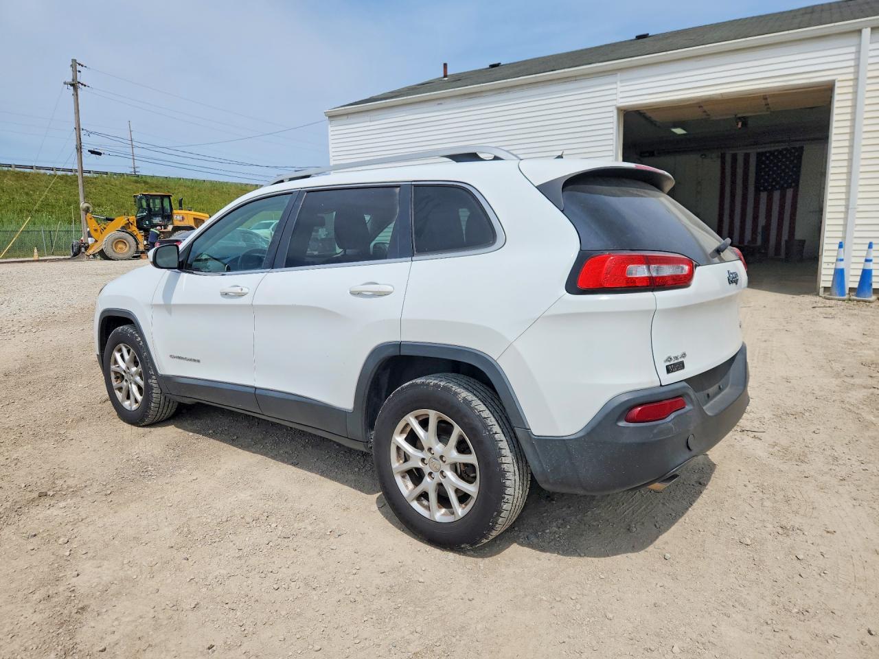 2014 Jeep Cherokee Latitude White vin: 1C4PJMCS9EW121274