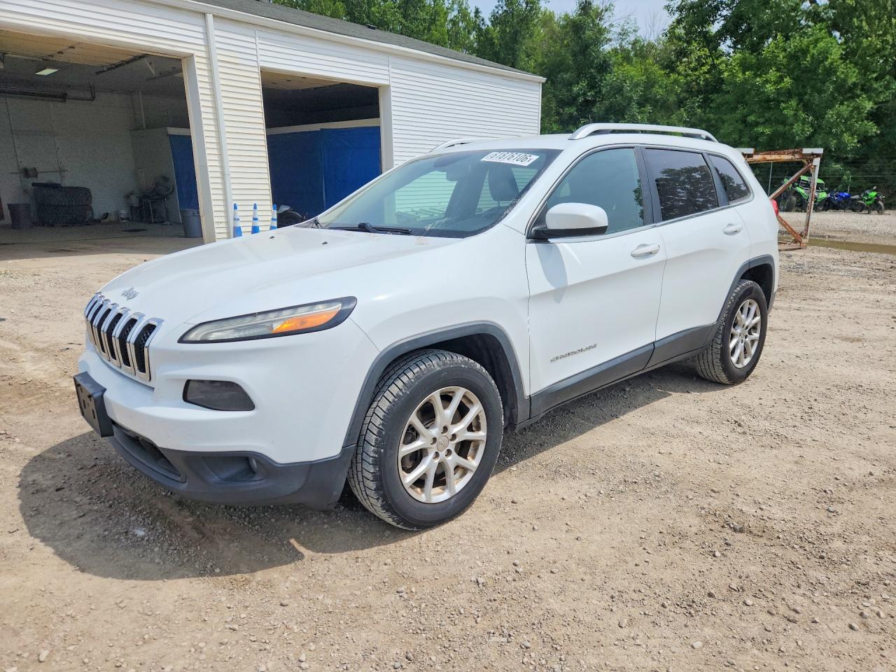 2014 Jeep Cherokee Latitude White vin: 1C4PJMCS9EW121274