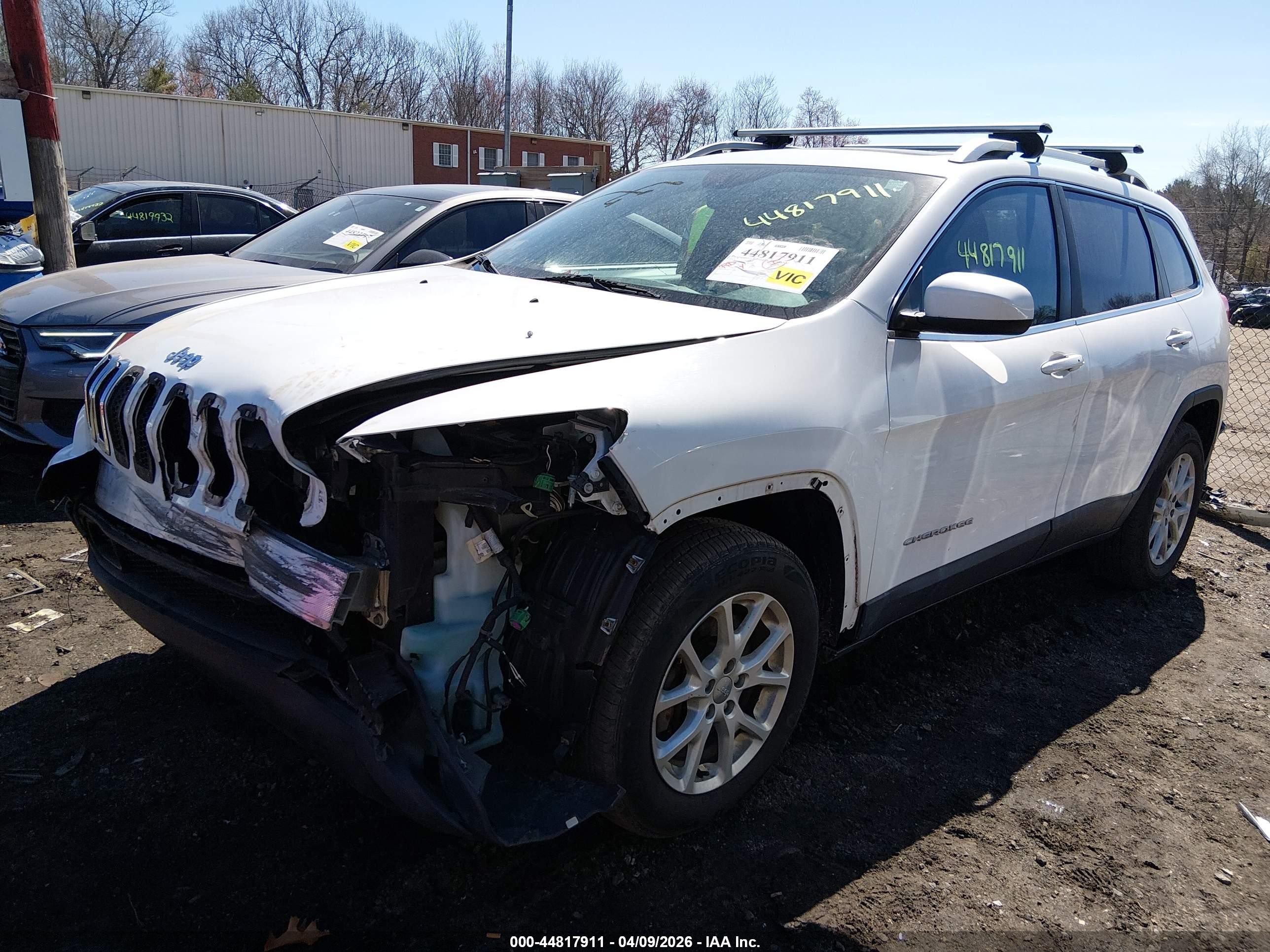 2014 Jeep Cherokee Latitude White vin: 1C4PJMCS9EW126104