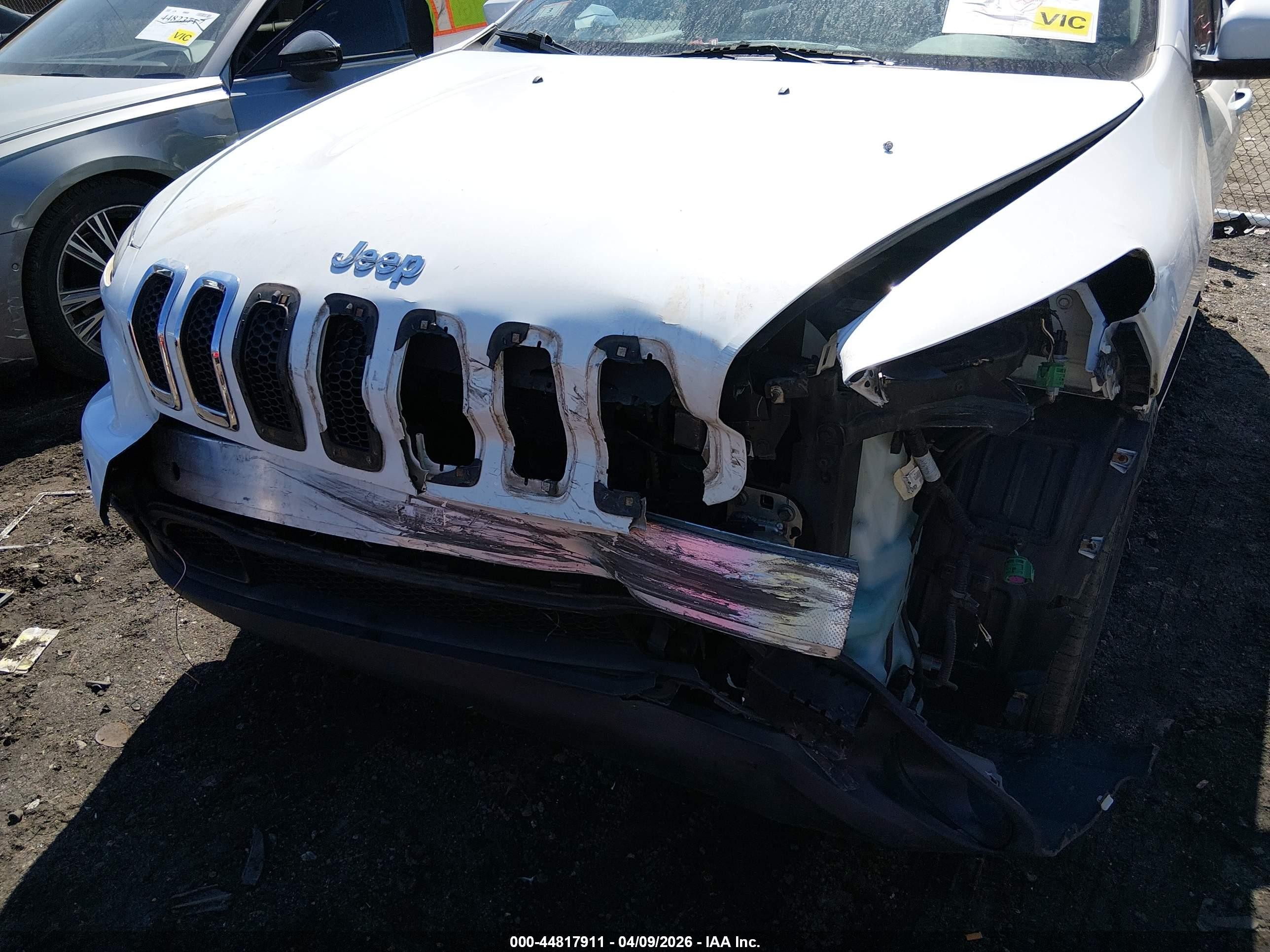 2014 Jeep Cherokee Latitude White vin: 1C4PJMCS9EW126104