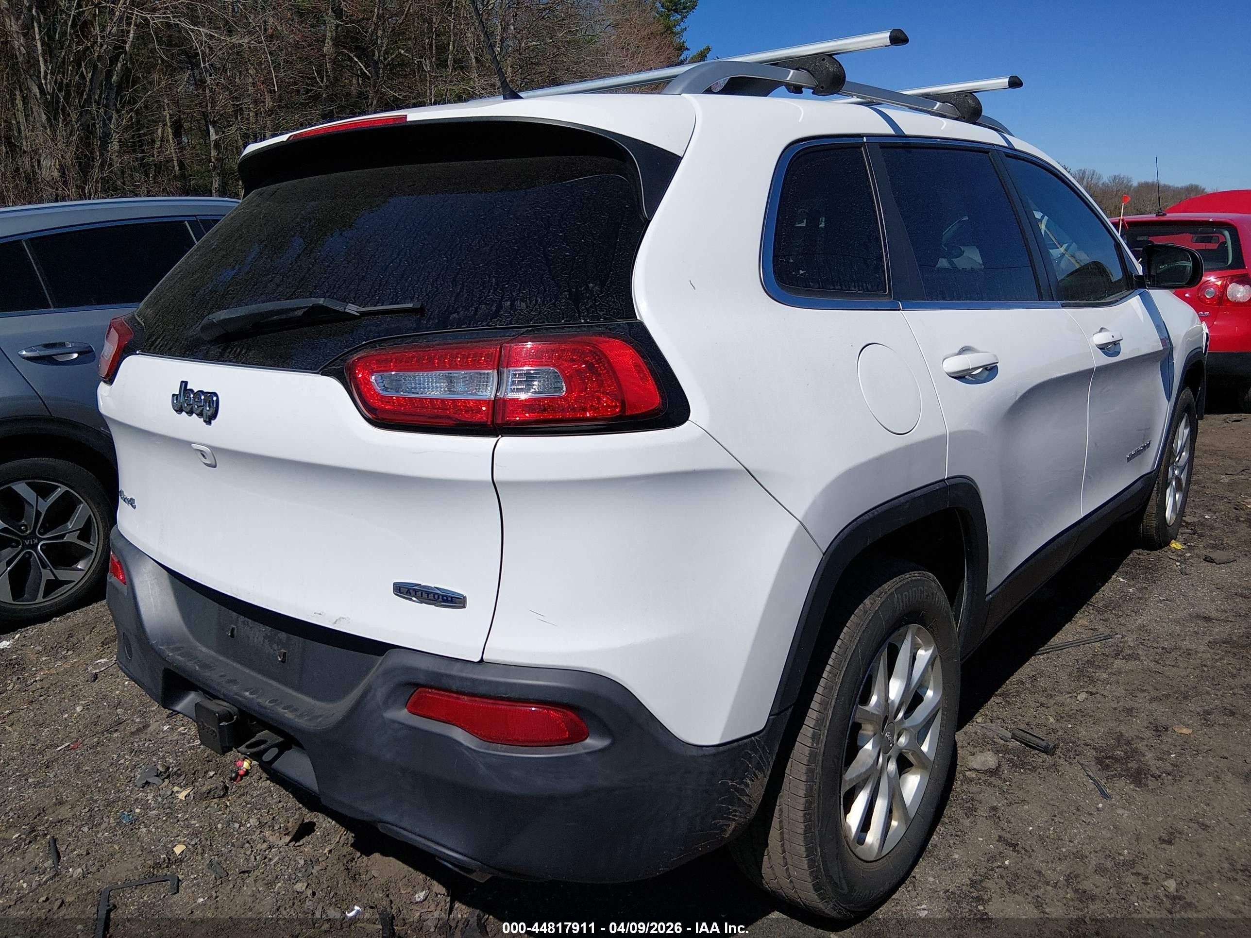 2014 Jeep Cherokee Latitude White vin: 1C4PJMCS9EW126104