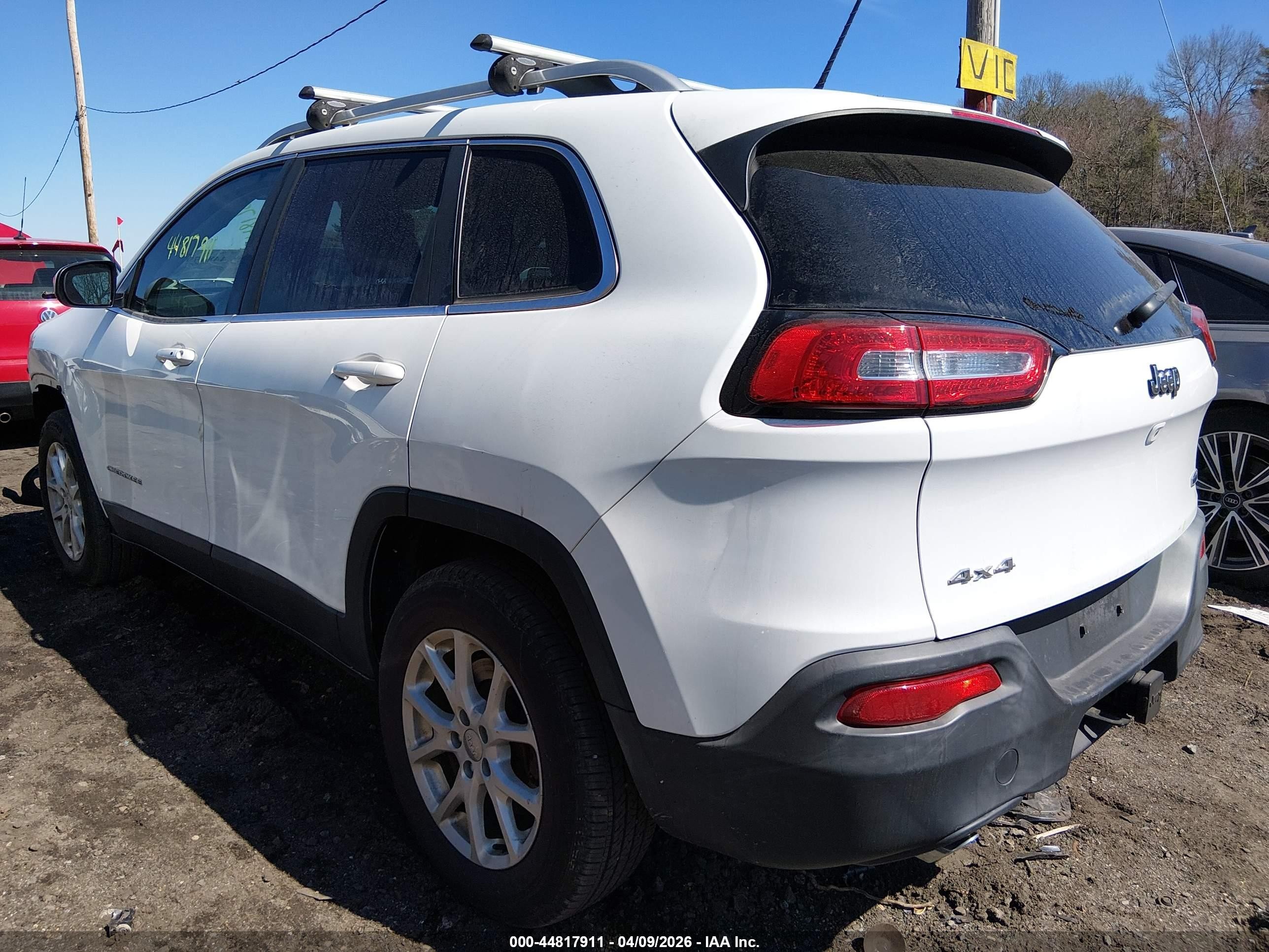 2014 Jeep Cherokee Latitude White vin: 1C4PJMCS9EW126104