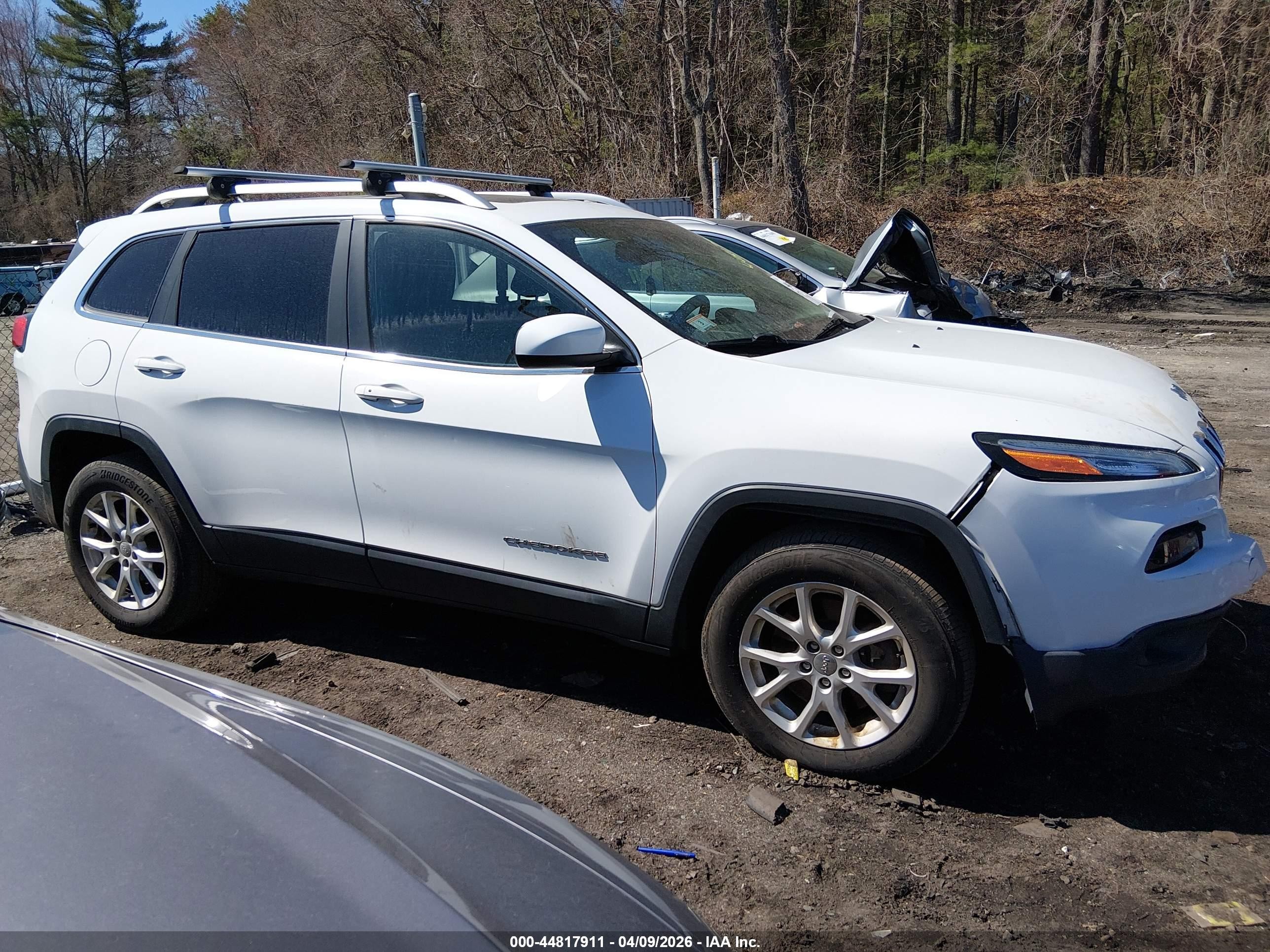 2014 Jeep Cherokee Latitude White vin: 1C4PJMCS9EW126104