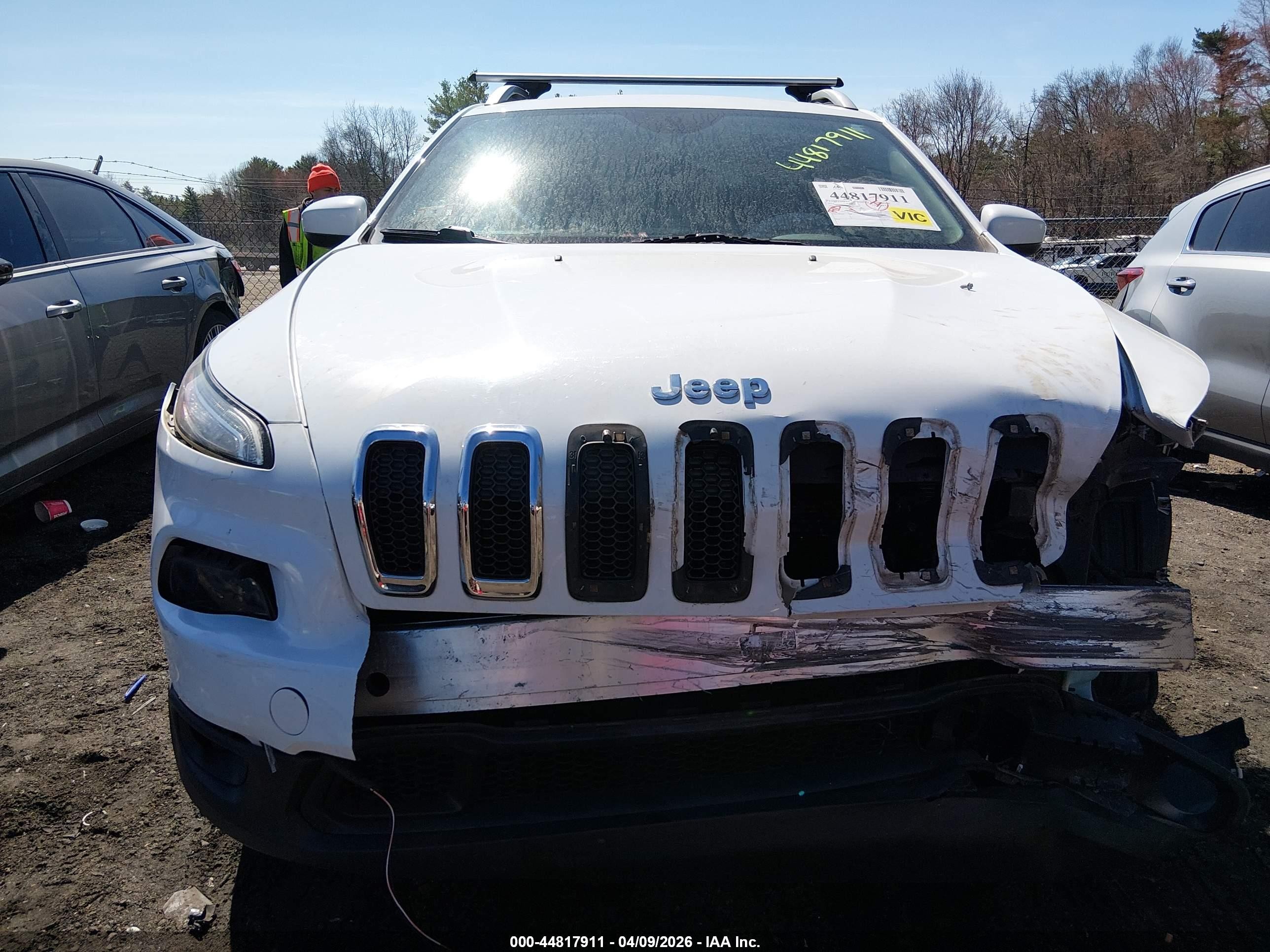 2014 Jeep Cherokee Latitude White vin: 1C4PJMCS9EW126104