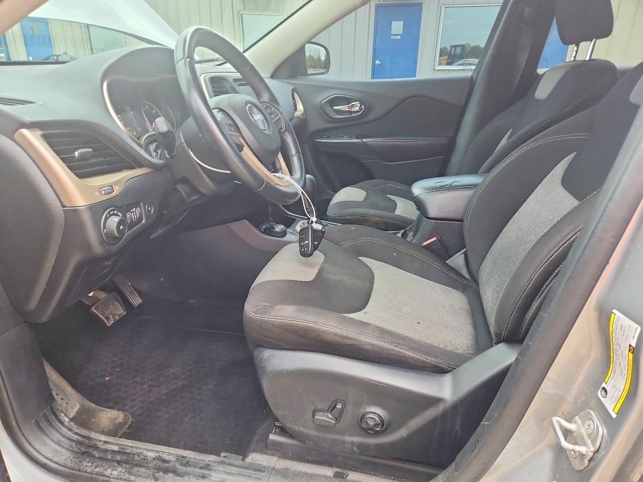 2014 Jeep Cherokee Latitude Gray vin: 1C4PJMCS9EW144960