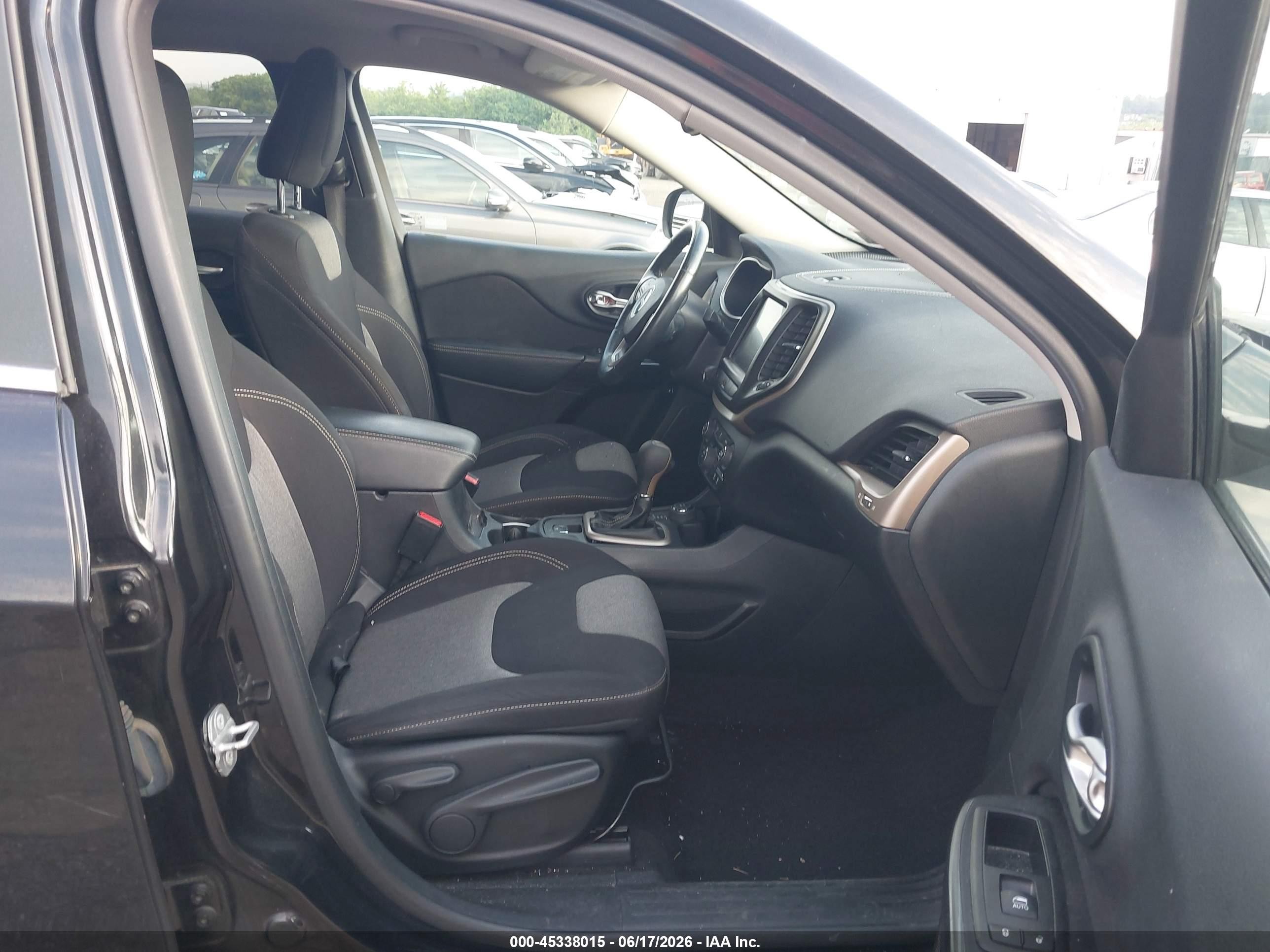 2014 Jeep Cherokee Latitude Black vin: 1C4PJMCS9EW146658