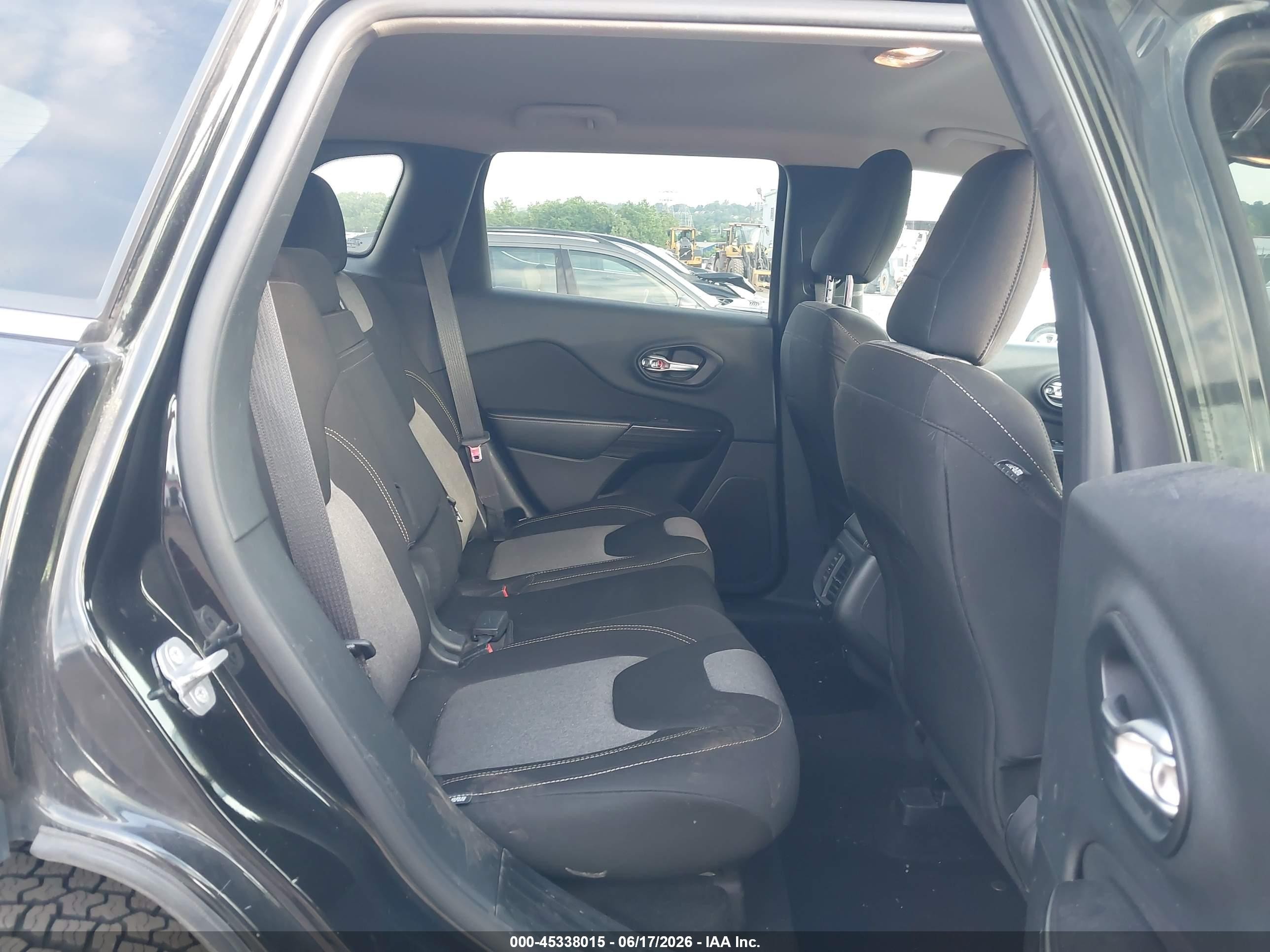 2014 Jeep Cherokee Latitude Black vin: 1C4PJMCS9EW146658