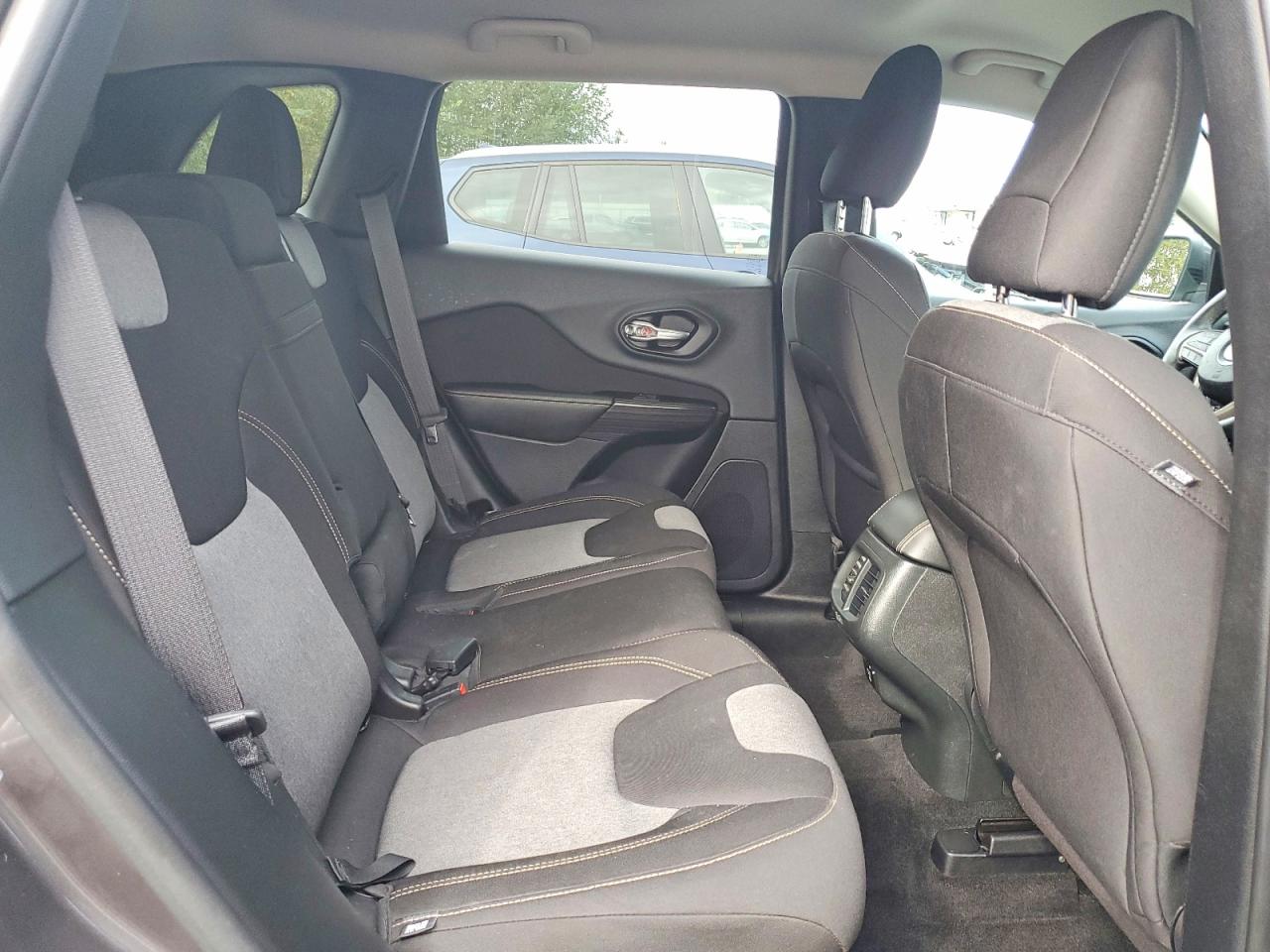 2014 Jeep Cherokee Latitude Gray vin: 1C4PJMCS9EW153075