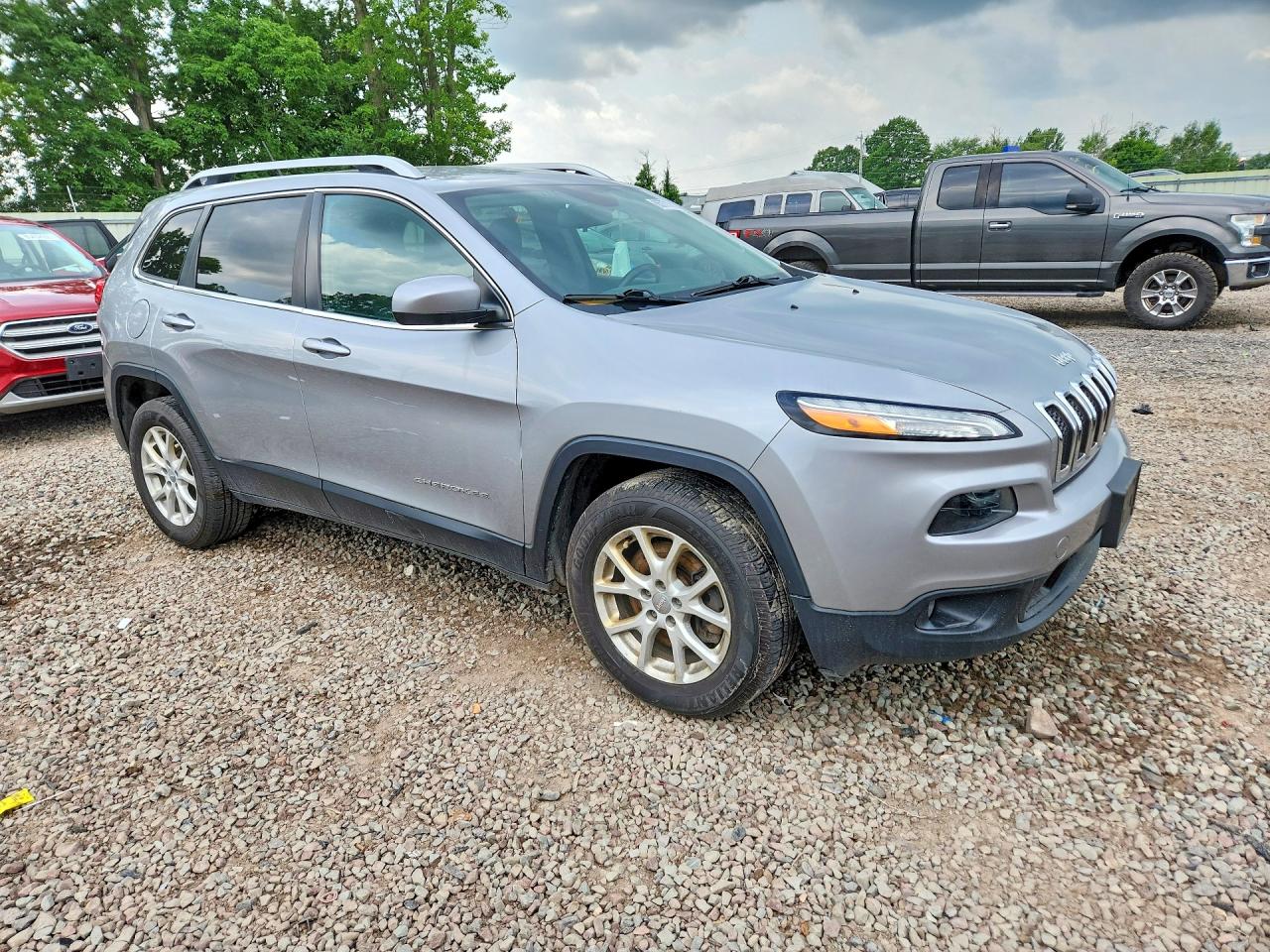 2014 Jeep Cherokee Latitude Silver vin: 1C4PJMCS9EW175366
