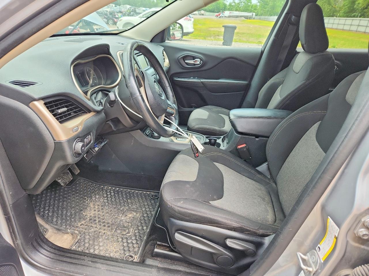 2014 Jeep Cherokee Latitude Silver vin: 1C4PJMCS9EW175366