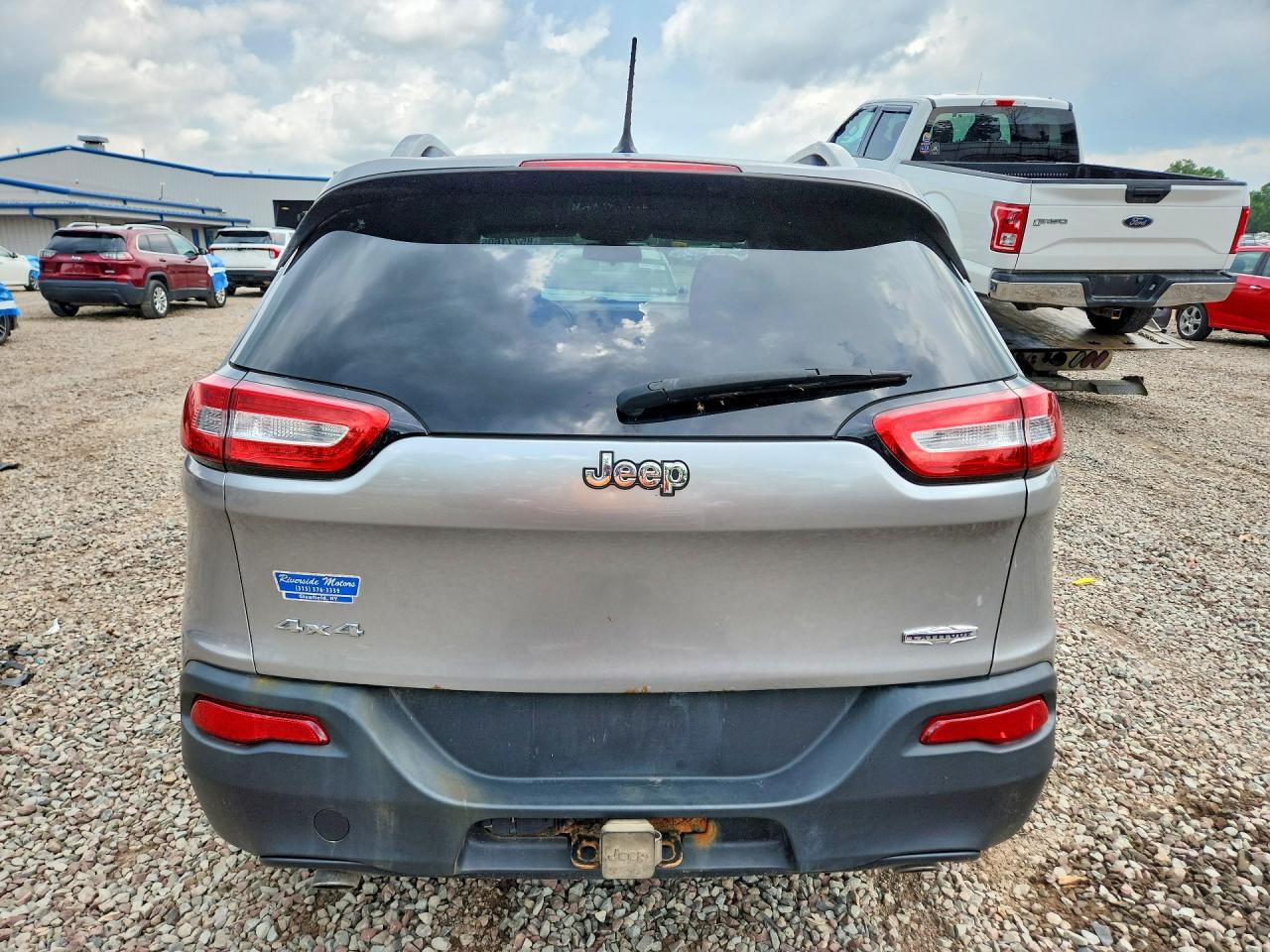 2014 Jeep Cherokee Latitude Silver vin: 1C4PJMCS9EW175366