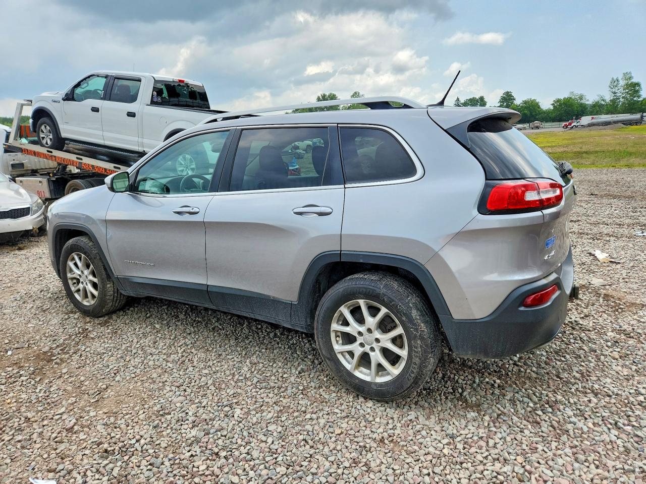 2014 Jeep Cherokee Latitude Silver vin: 1C4PJMCS9EW175366