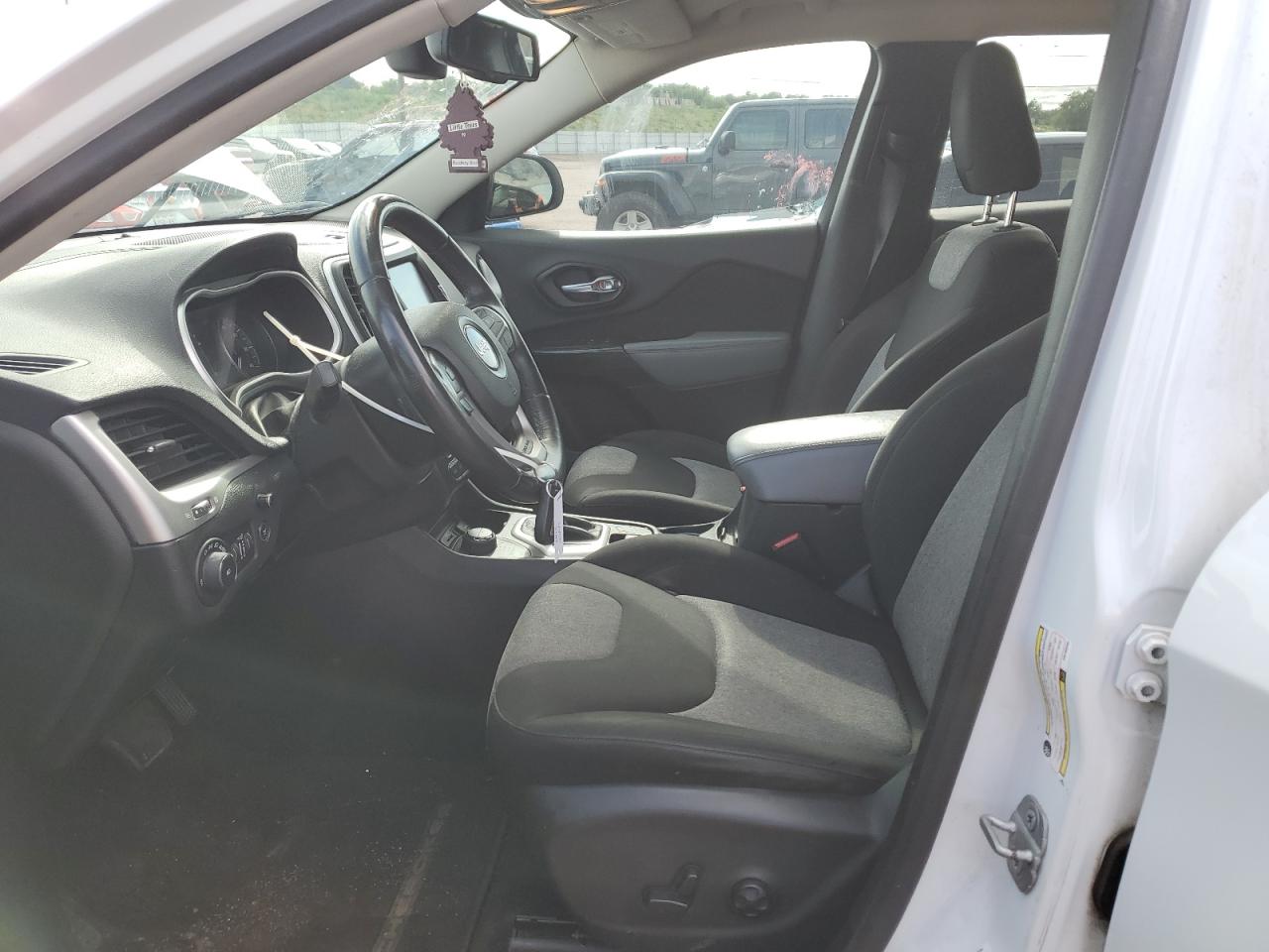 2014 Jeep Cherokee Latitude White vin: 1C4PJMCS9EW199246