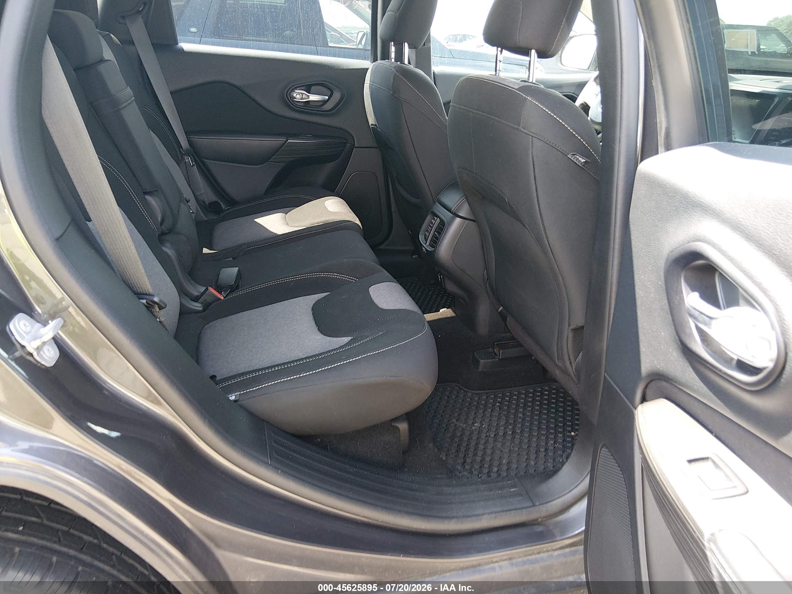 2014 Jeep Cherokee Latitude Gray vin: 1C4PJMCS9EW230009
