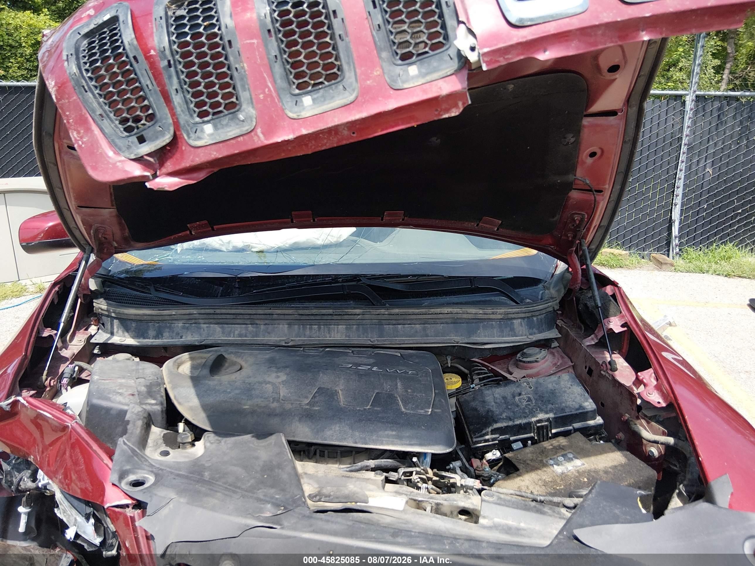 2014 Jeep Cherokee Latitude Red vin: 1C4PJMCS9EW247991