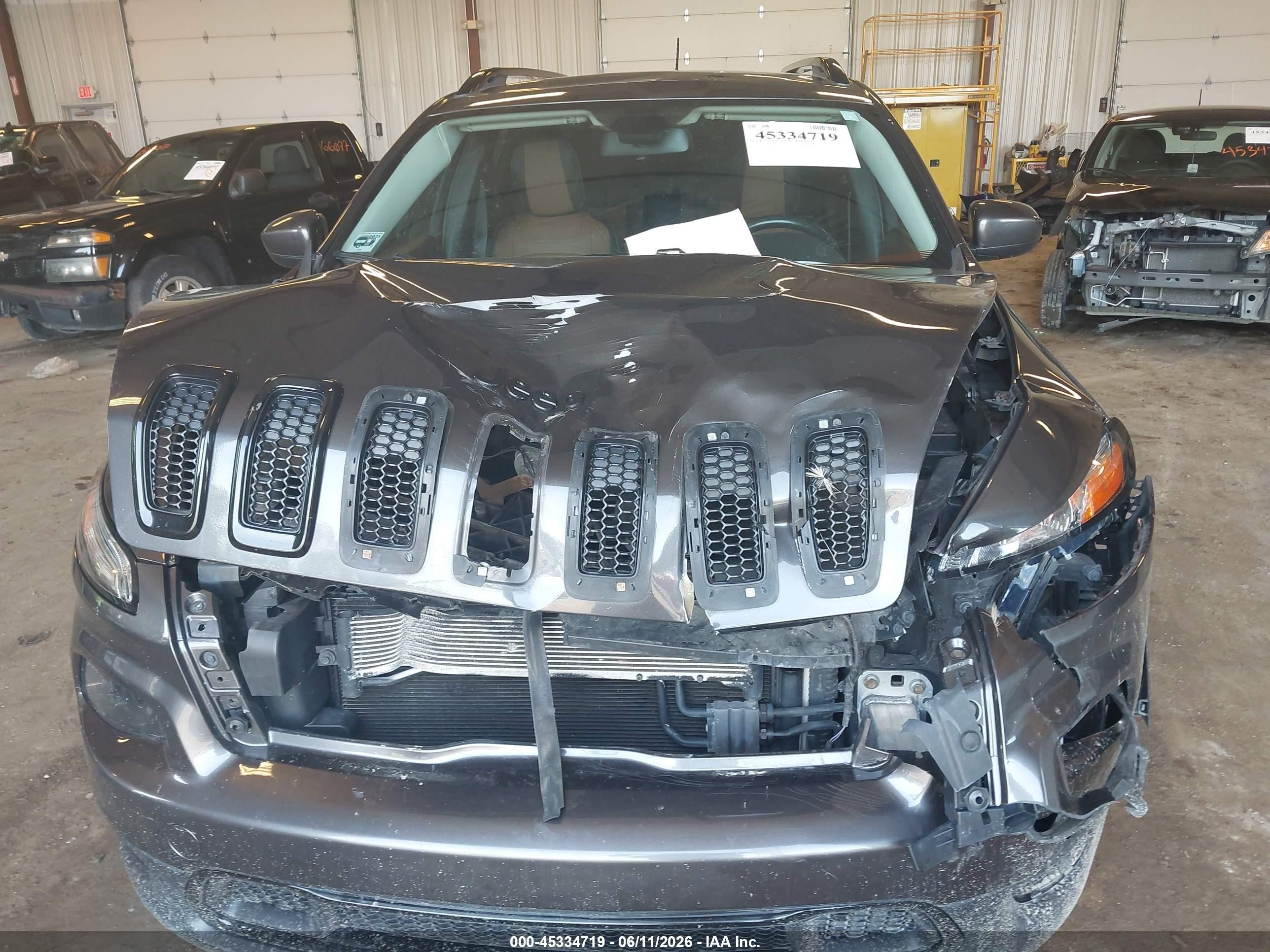 2014 Jeep Cherokee Latitude Gray vin: 1C4PJMCS9EW310555