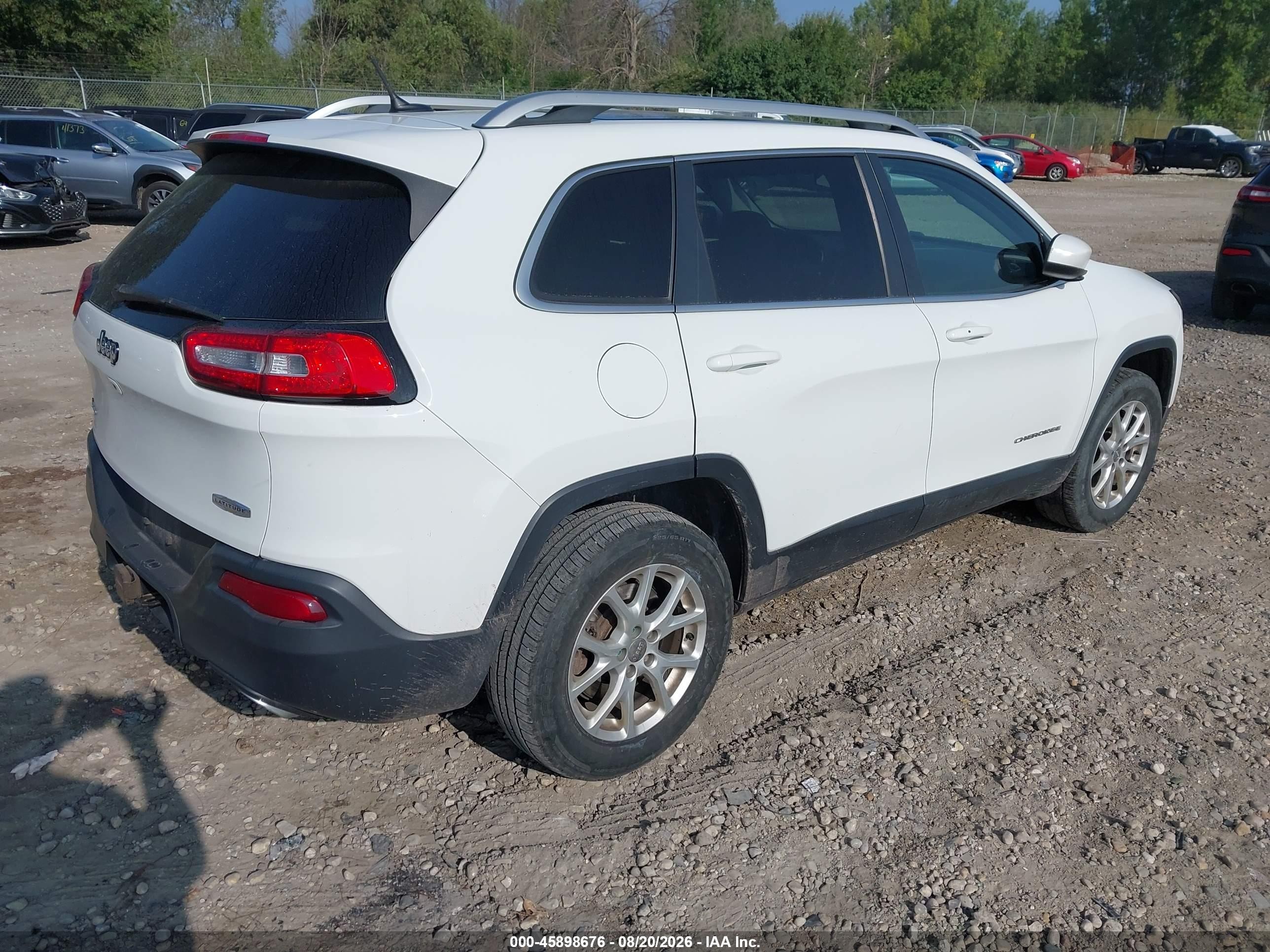2015 Jeep Cherokee Latitude White vin: 1C4PJMCS9FW509946
