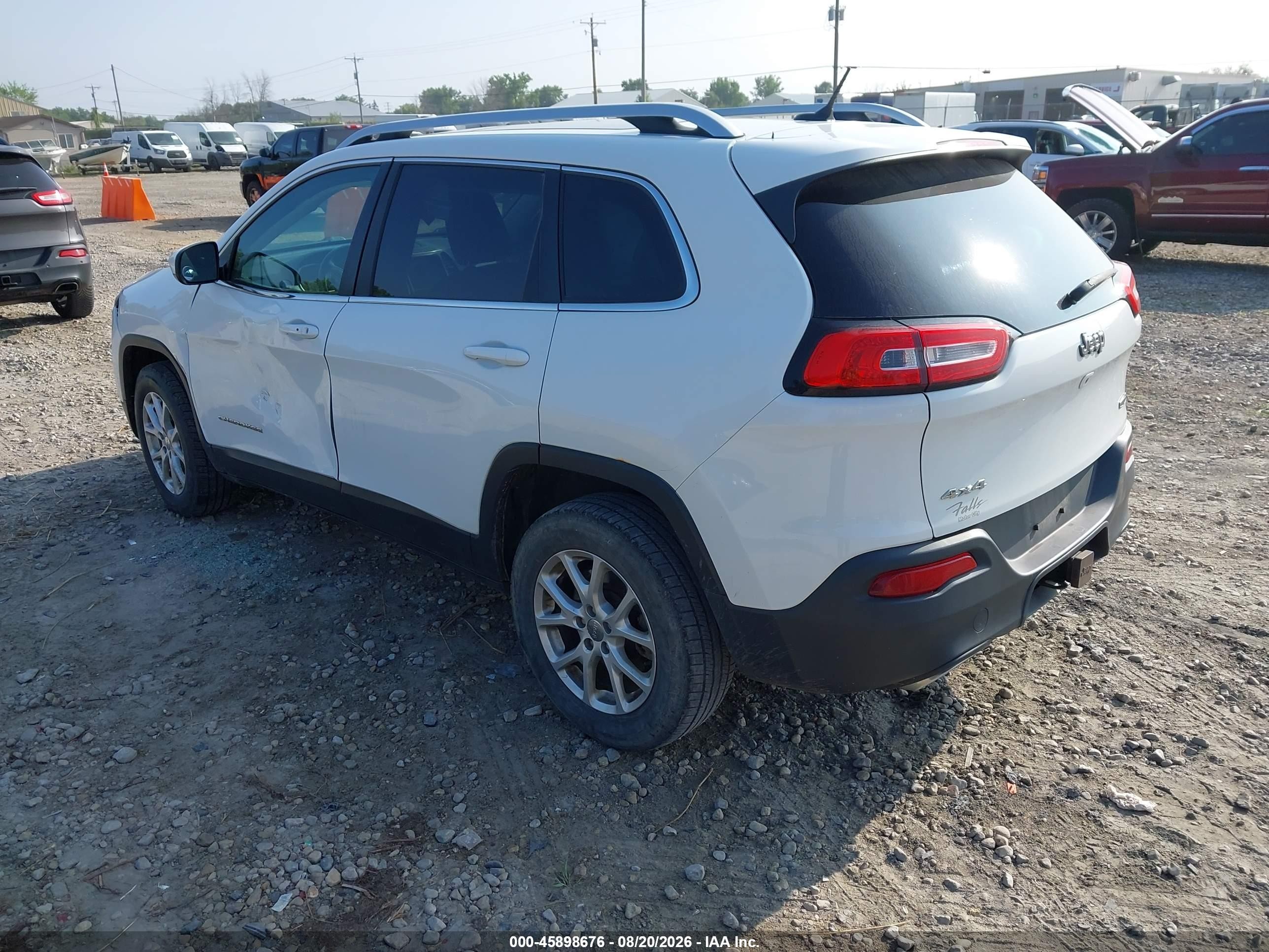 2015 Jeep Cherokee Latitude White vin: 1C4PJMCS9FW509946