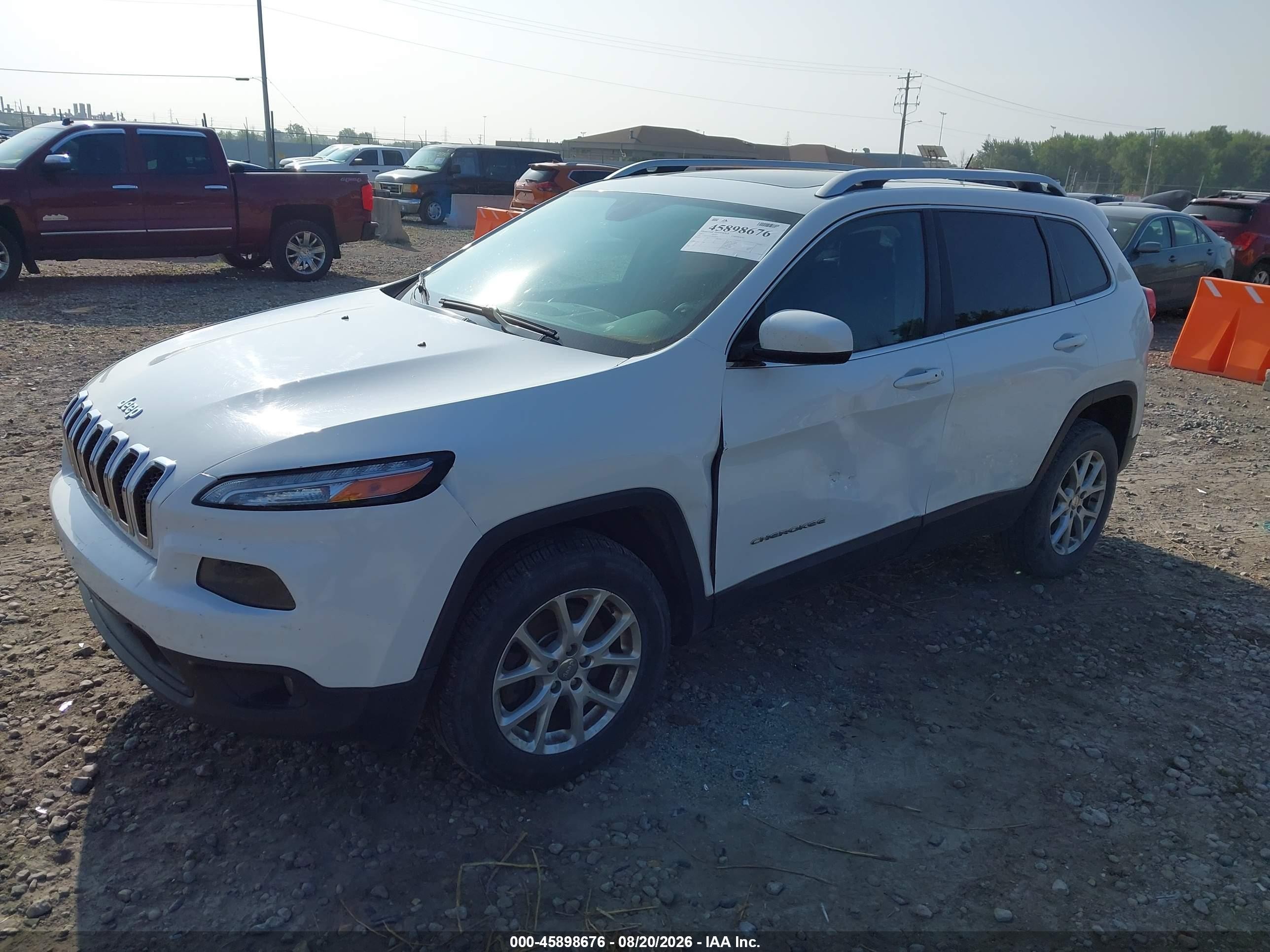 2015 Jeep Cherokee Latitude White vin: 1C4PJMCS9FW509946