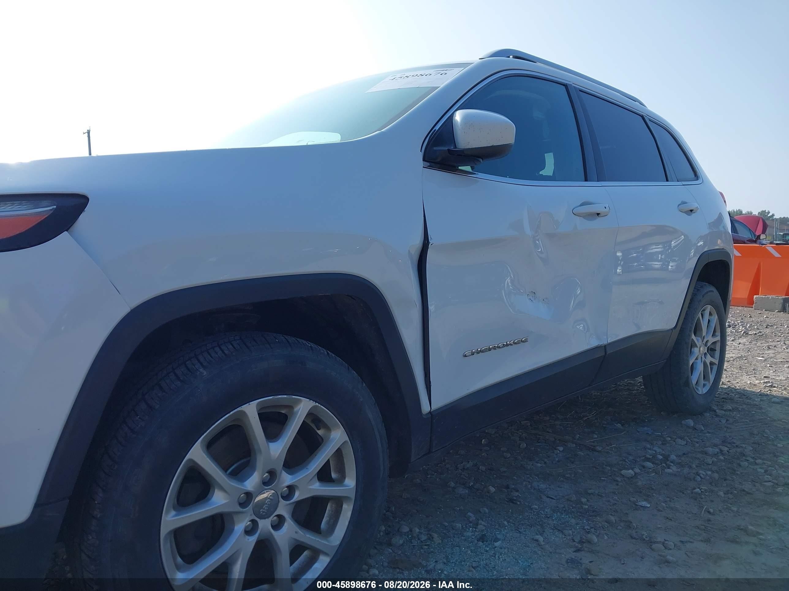 2015 Jeep Cherokee Latitude White vin: 1C4PJMCS9FW509946