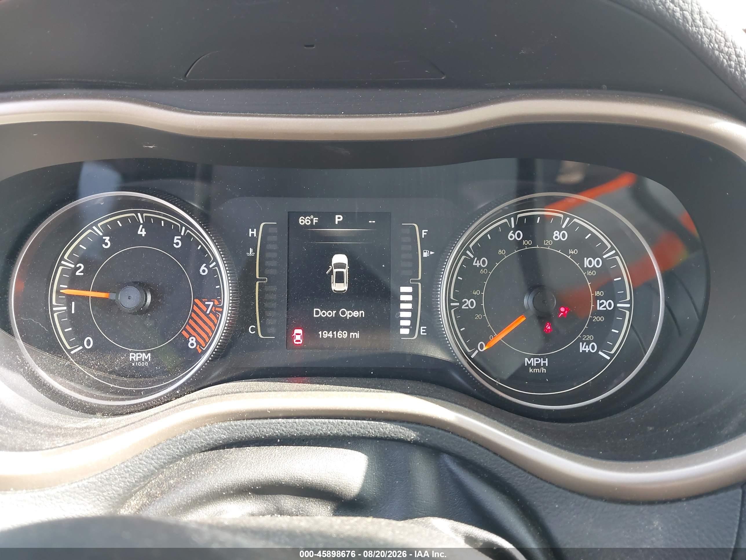 2015 Jeep Cherokee Latitude White vin: 1C4PJMCS9FW509946