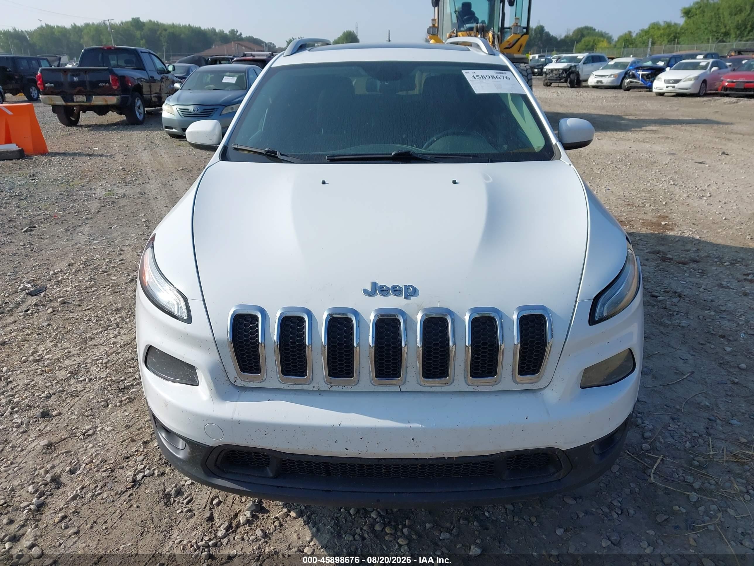 2015 Jeep Cherokee Latitude White vin: 1C4PJMCS9FW509946
