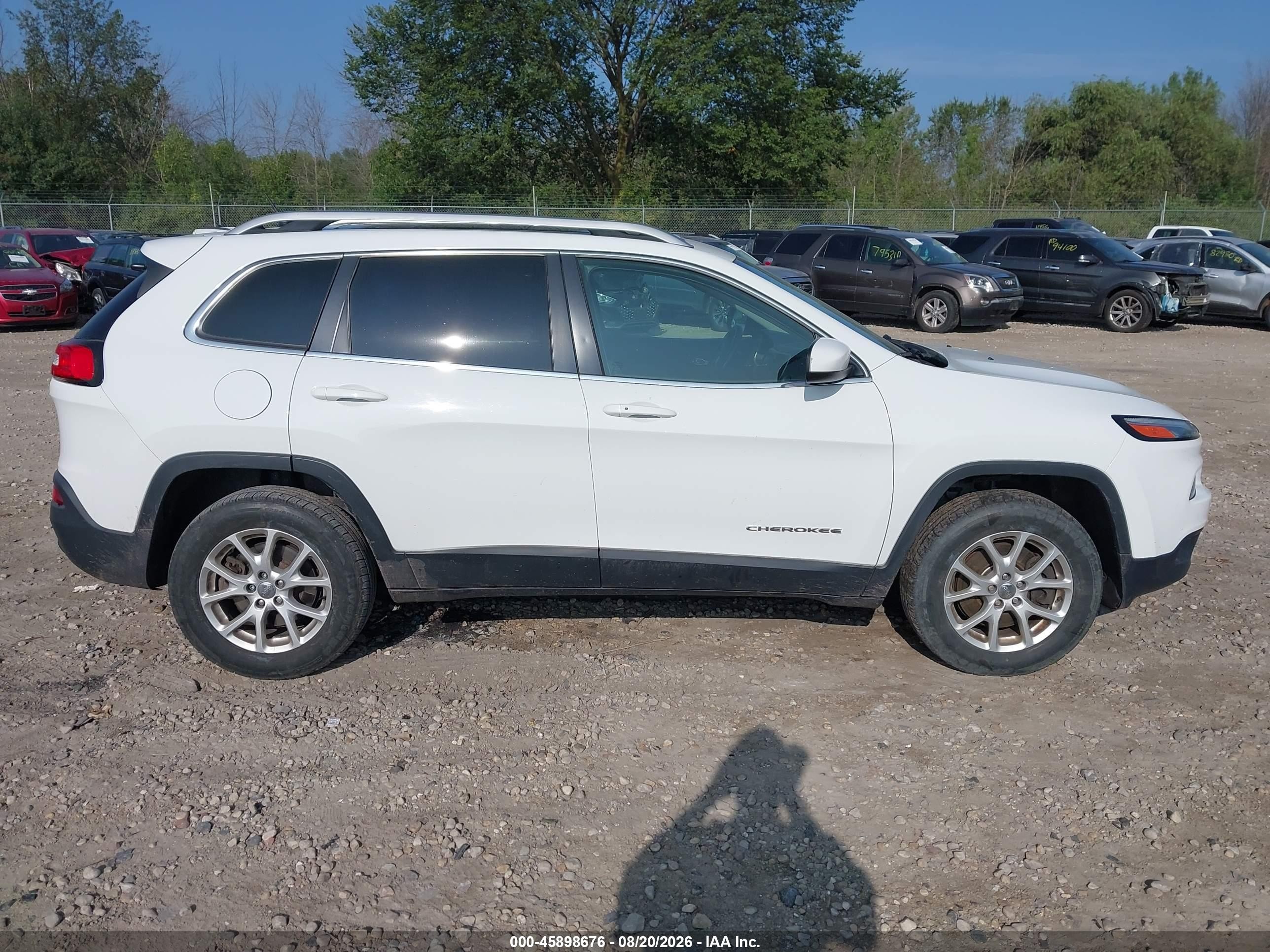 2015 Jeep Cherokee Latitude White vin: 1C4PJMCS9FW509946