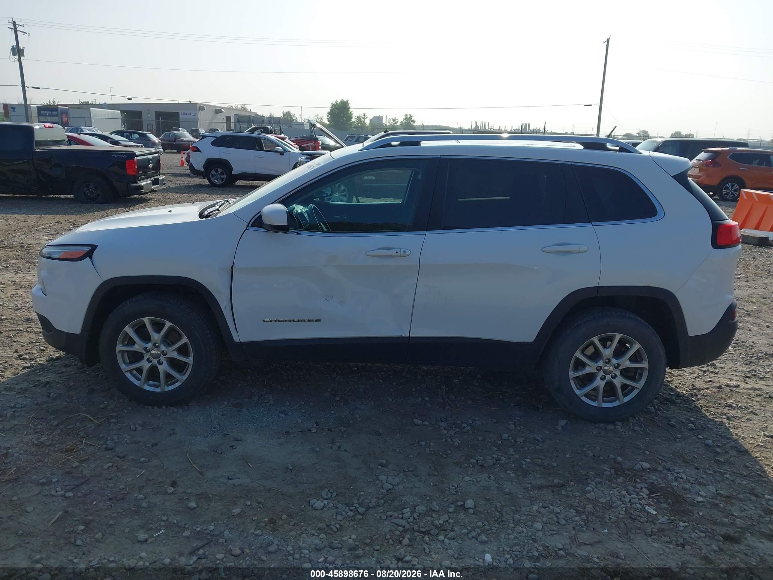 2015 Jeep Cherokee Latitude White vin: 1C4PJMCS9FW509946