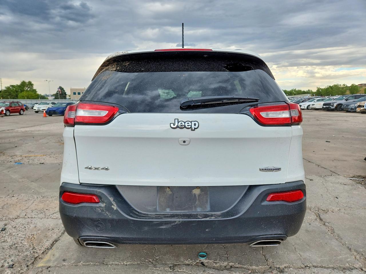 2015 Jeep Cherokee Latitude White vin: 1C4PJMCS9FW562257