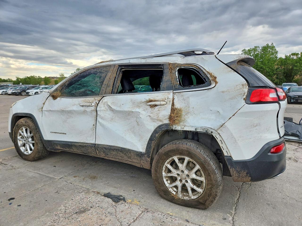 2015 Jeep Cherokee Latitude White vin: 1C4PJMCS9FW562257