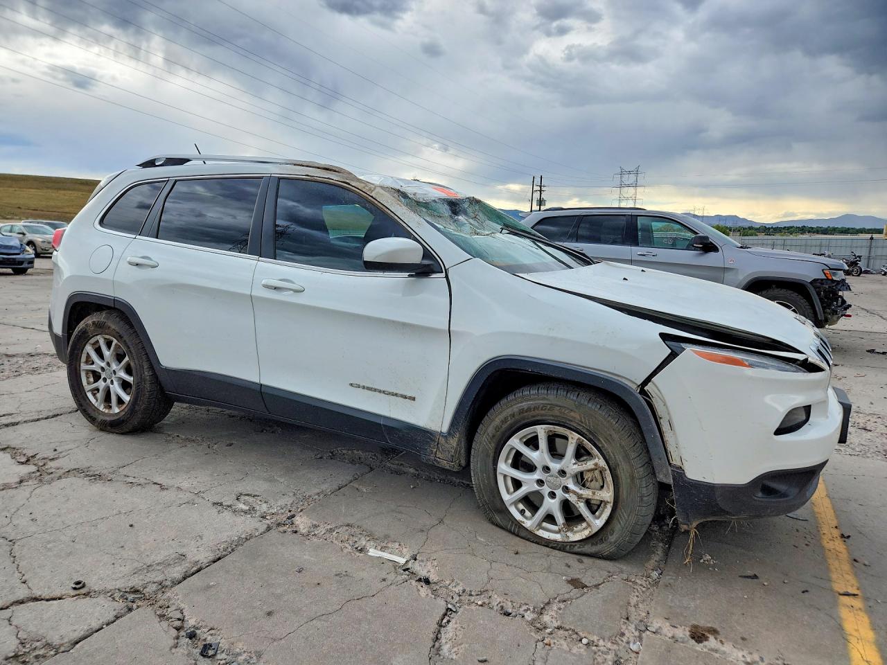 2015 Jeep Cherokee Latitude White vin: 1C4PJMCS9FW562257