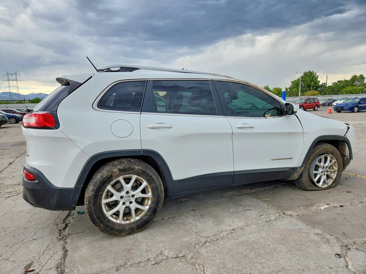 2015 Jeep Cherokee Latitude White vin: 1C4PJMCS9FW562257