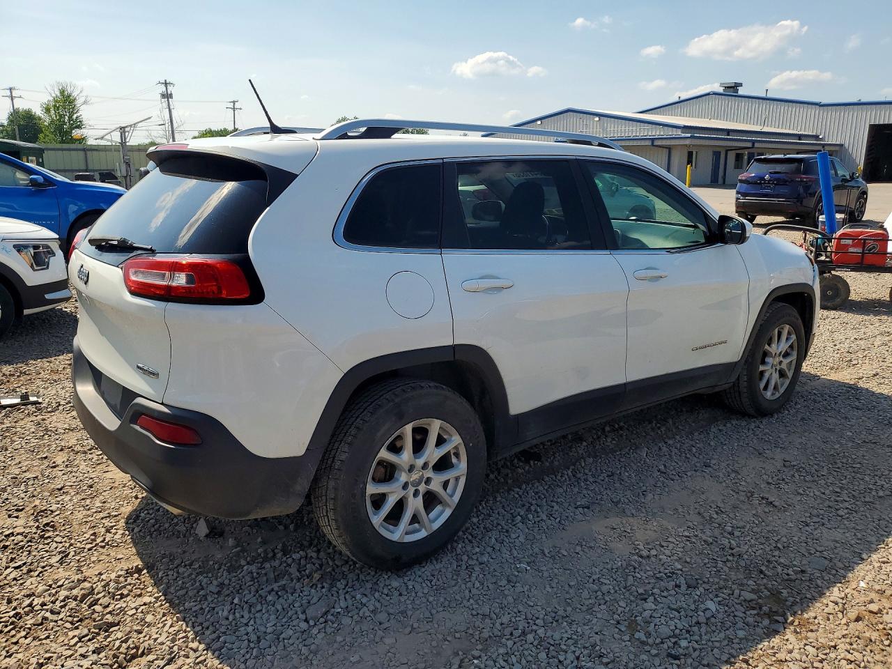 2015 Jeep Cherokee Latitude White vin: 1C4PJMCS9FW563506