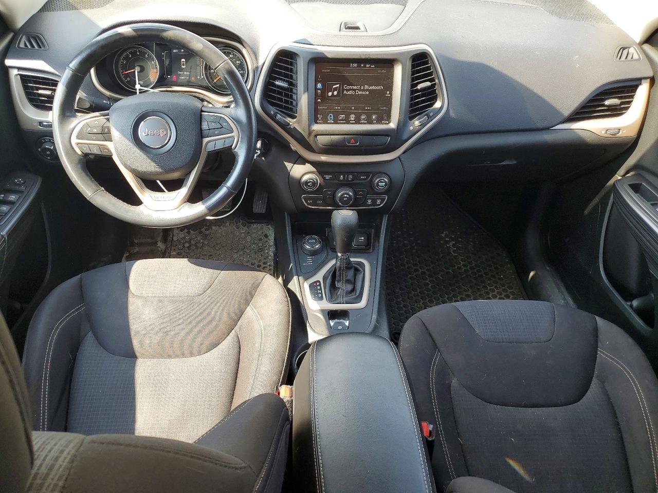 2015 Jeep Cherokee Latitude White vin: 1C4PJMCS9FW563506