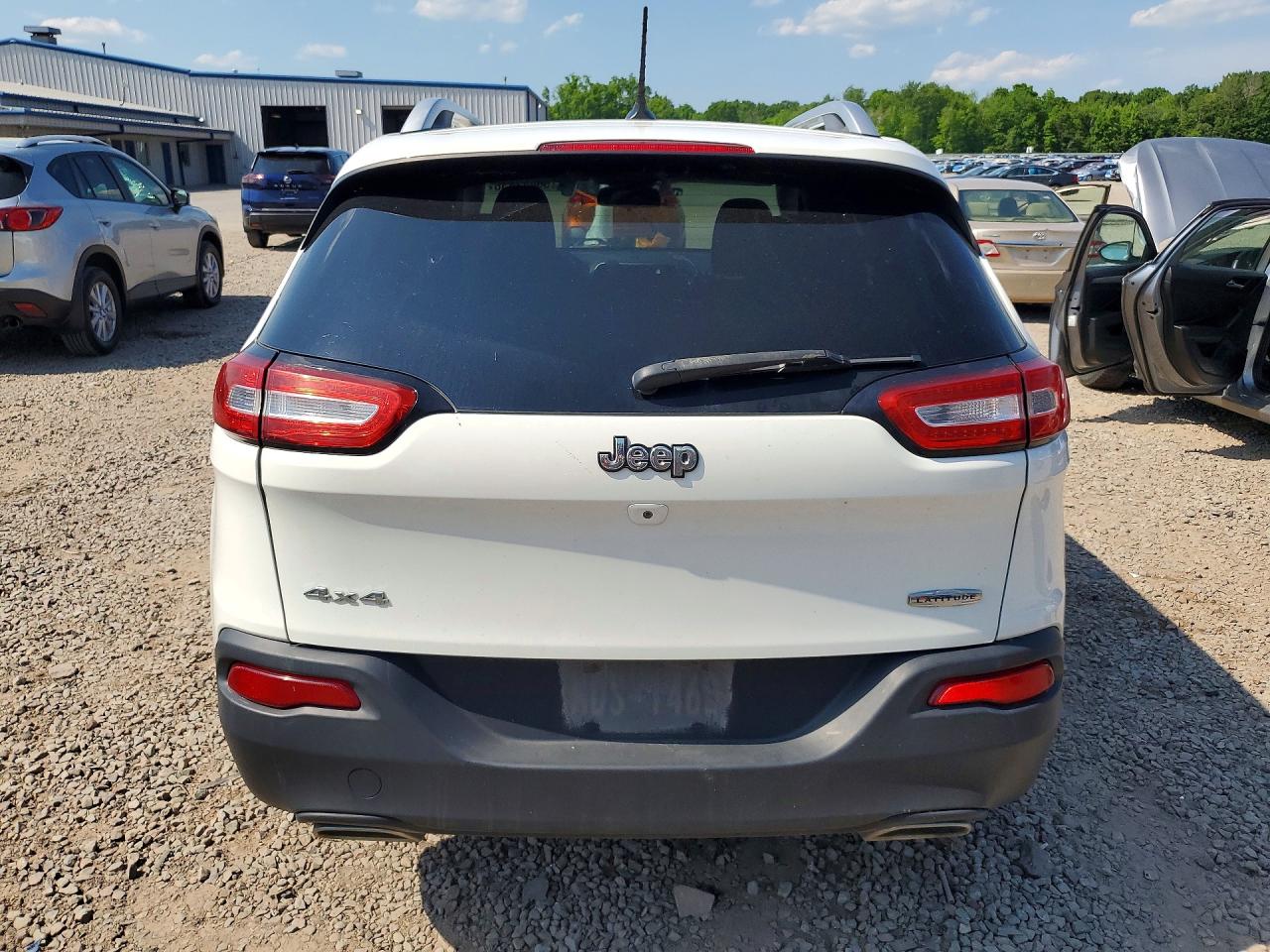 2015 Jeep Cherokee Latitude White vin: 1C4PJMCS9FW563506