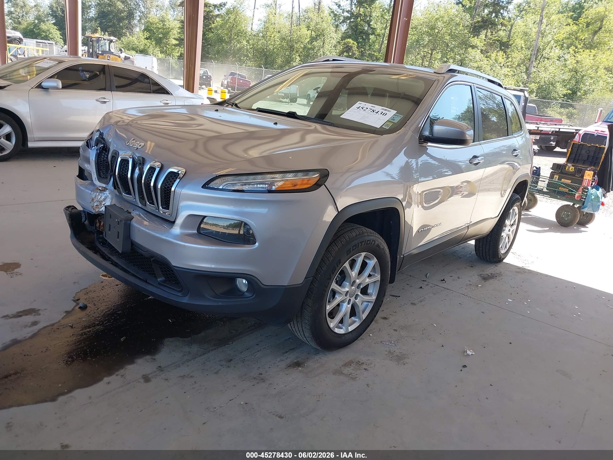 2015 Jeep Cherokee Latitude Silver vin: 1C4PJMCS9FW582752