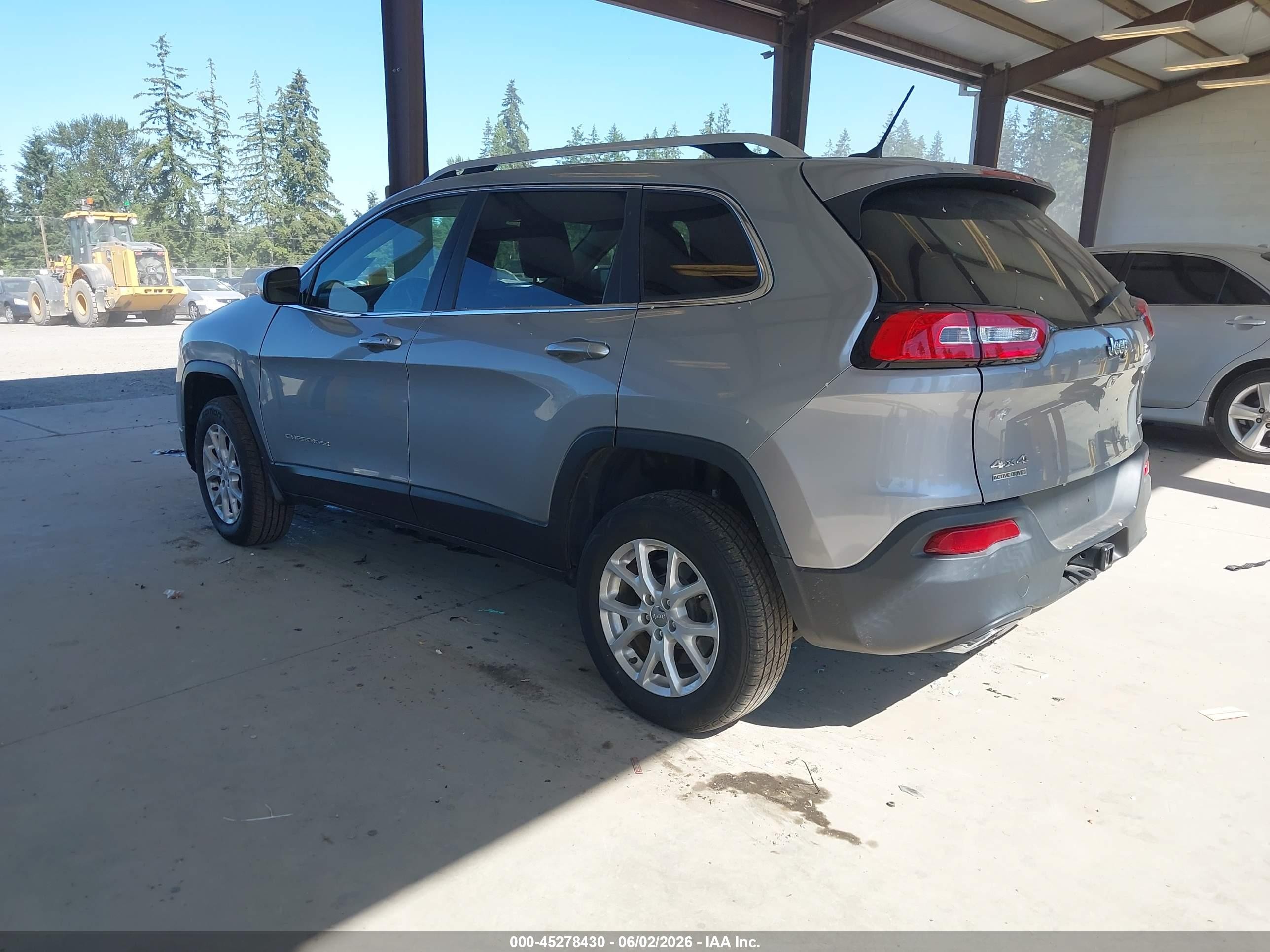 2015 Jeep Cherokee Latitude Silver vin: 1C4PJMCS9FW582752