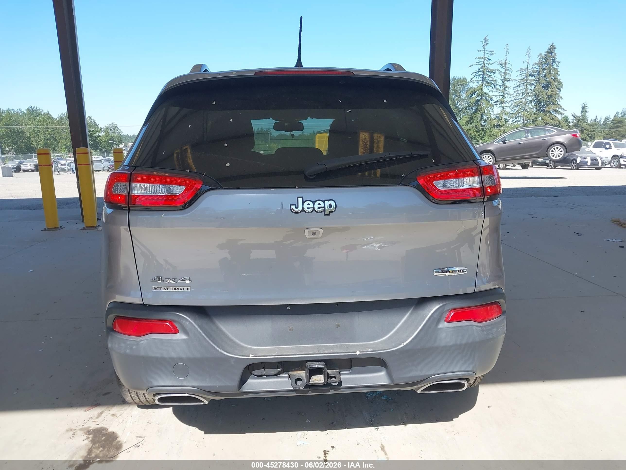 2015 Jeep Cherokee Latitude Silver vin: 1C4PJMCS9FW582752