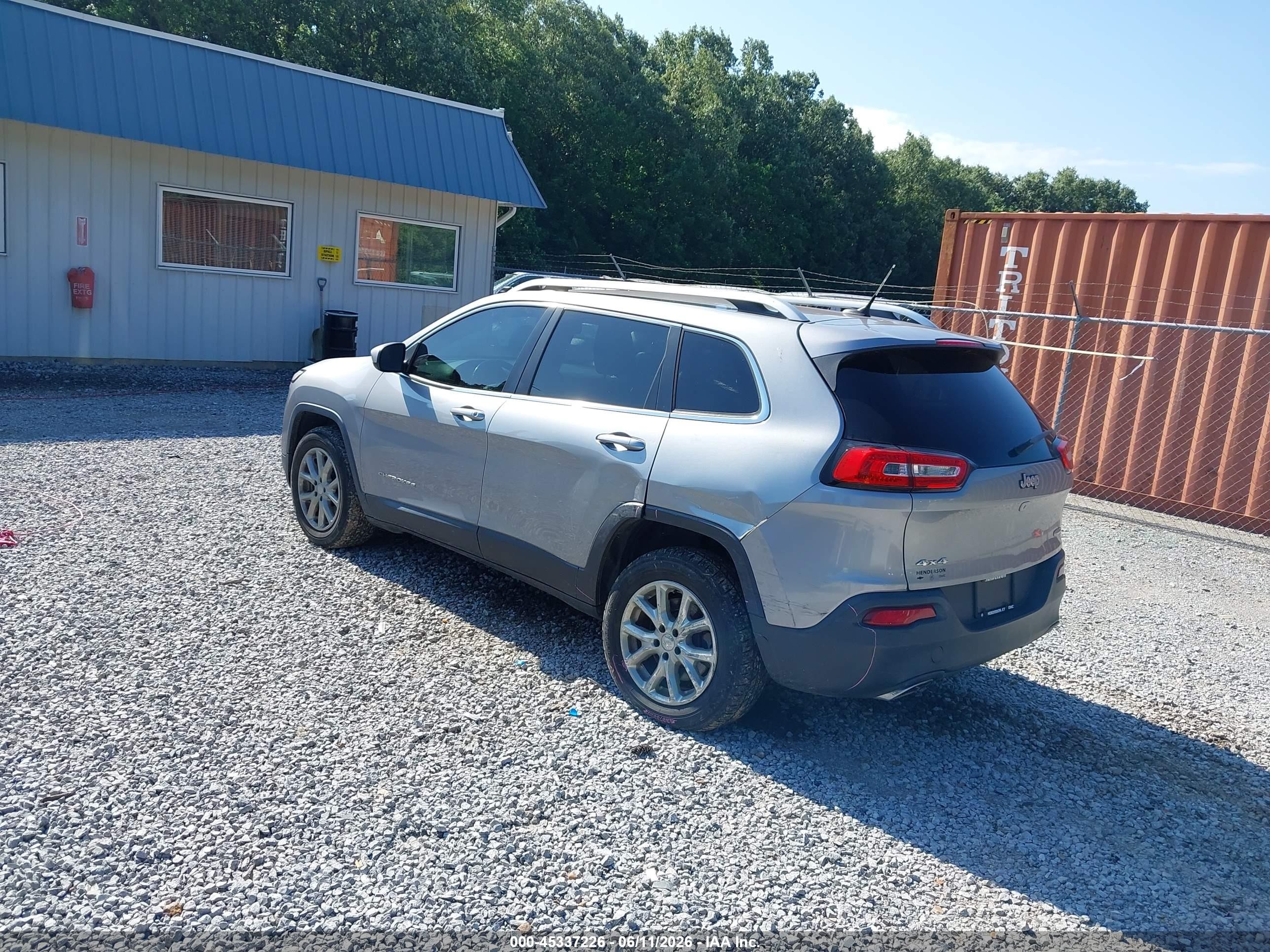 2015 Jeep Cherokee Latitude Silver vin: 1C4PJMCS9FW600215