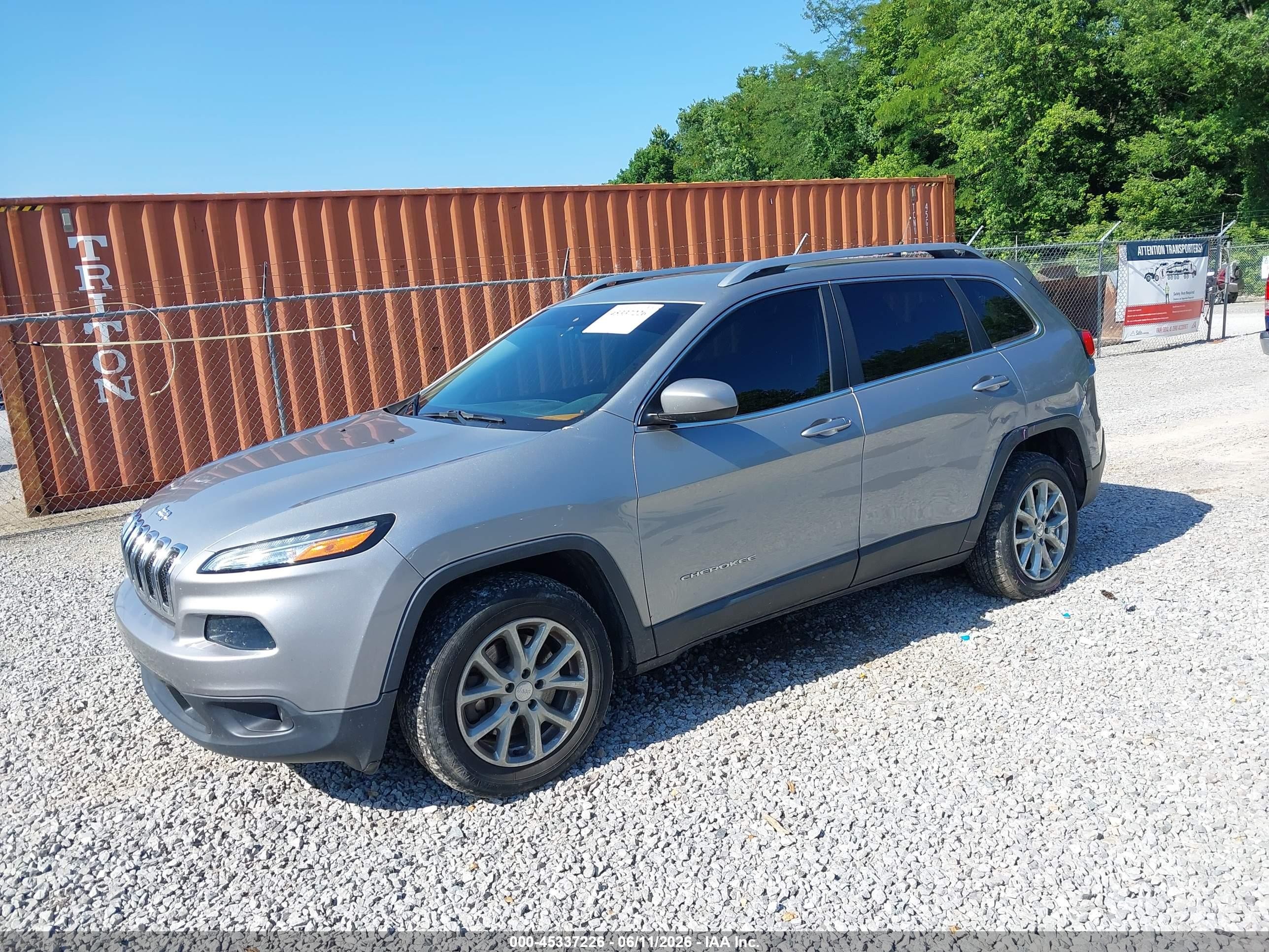 2015 Jeep Cherokee Latitude Silver vin: 1C4PJMCS9FW600215