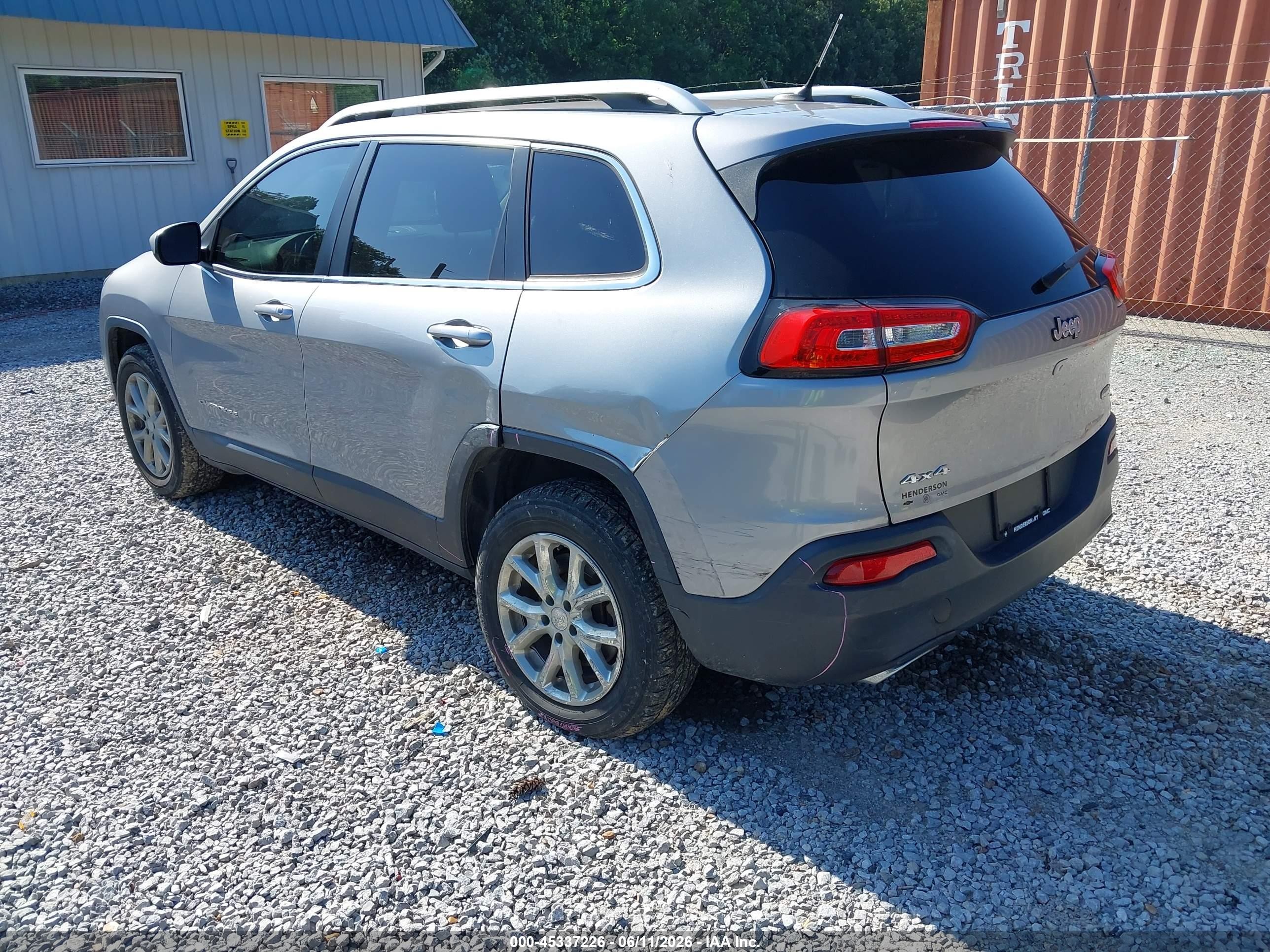 2015 Jeep Cherokee Latitude Silver vin: 1C4PJMCS9FW600215