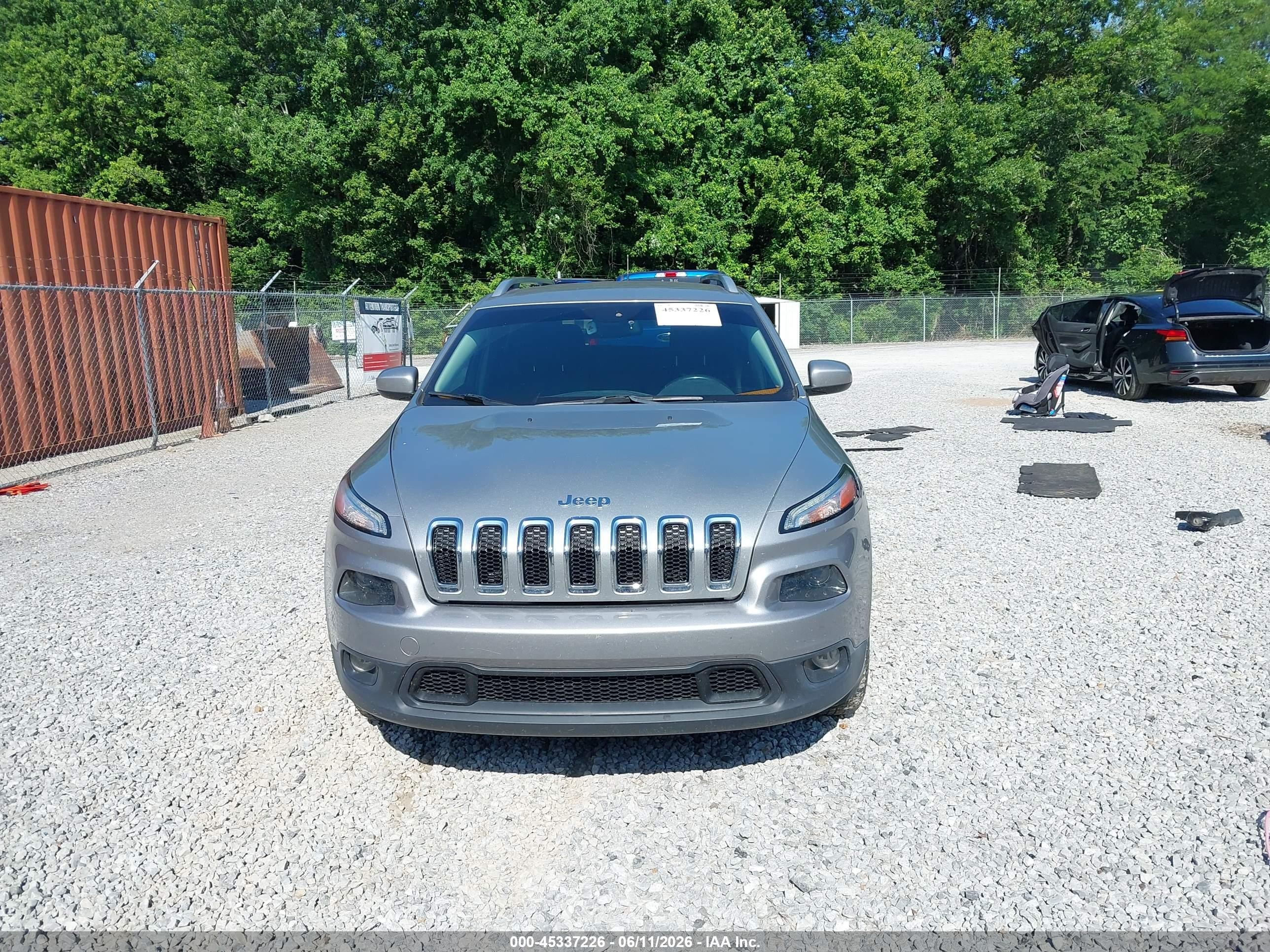 2015 Jeep Cherokee Latitude Silver vin: 1C4PJMCS9FW600215
