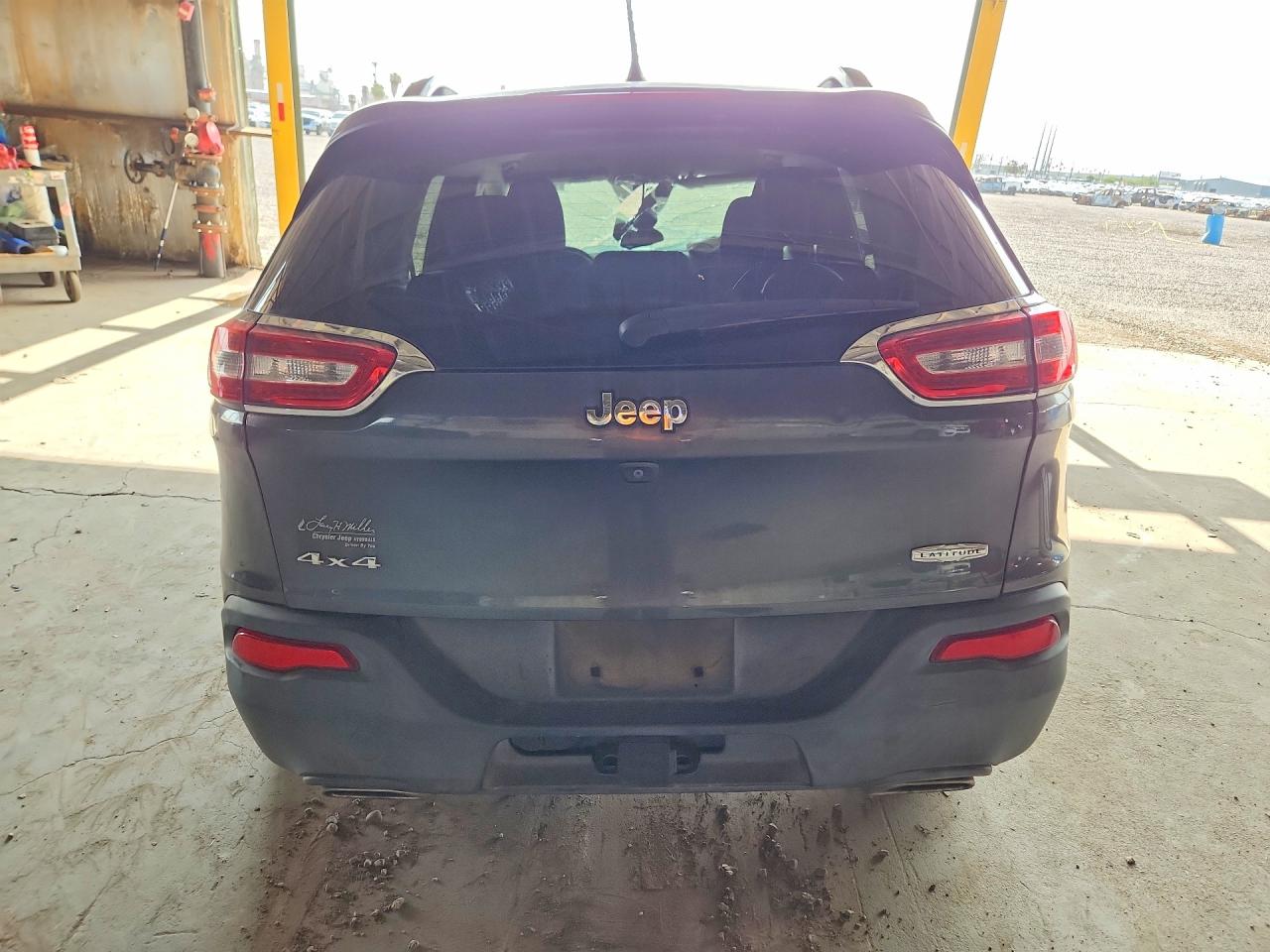 2015 Jeep Cherokee Latitude Black vin: 1C4PJMCS9FW619928