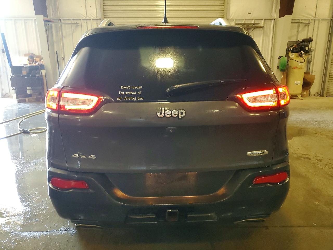 2015 Jeep Cherokee Latitude Gray vin: 1C4PJMCS9FW634462